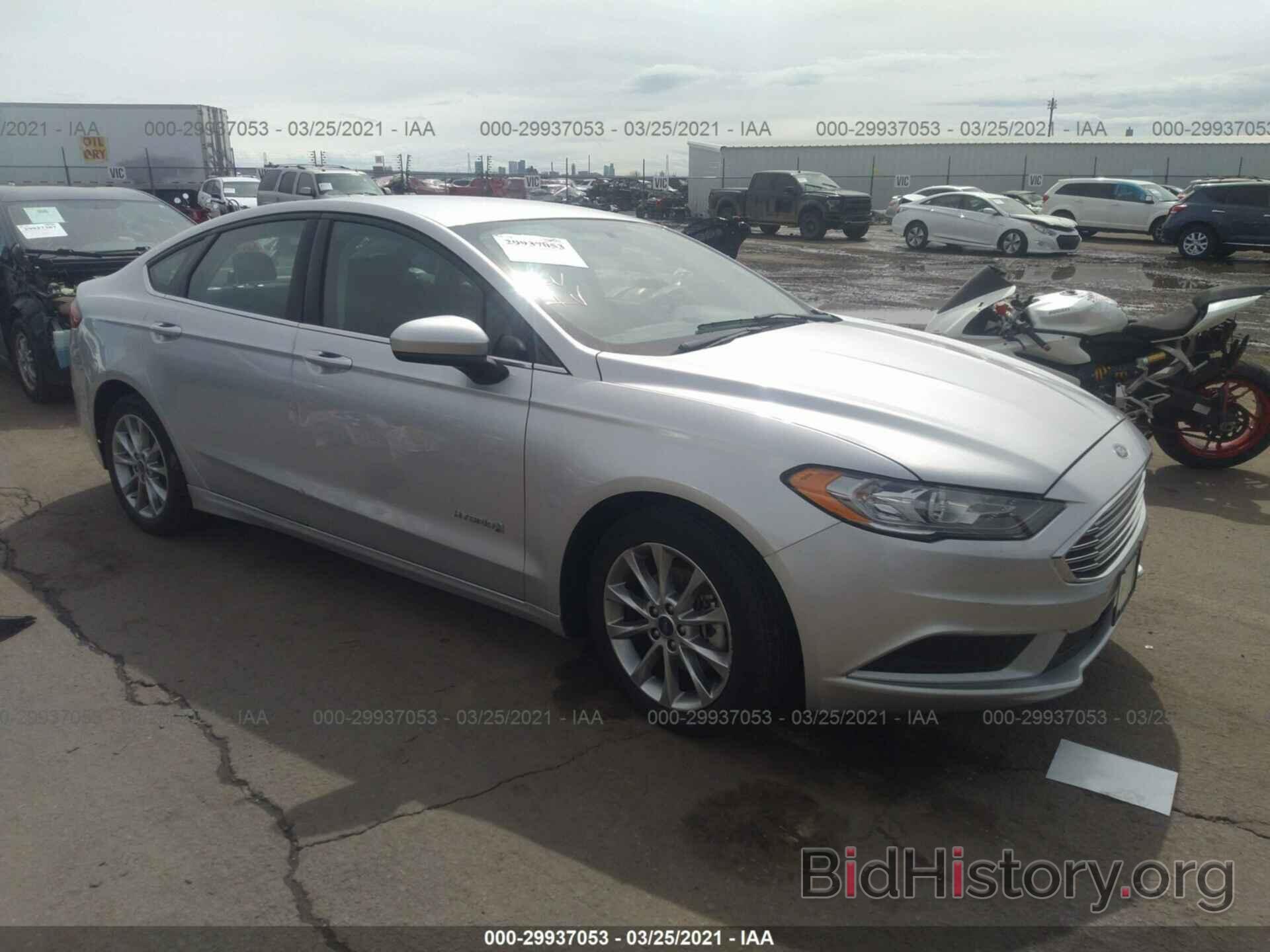 Photo 3FA6P0LU6HR386624 - FORD FUSION 2017