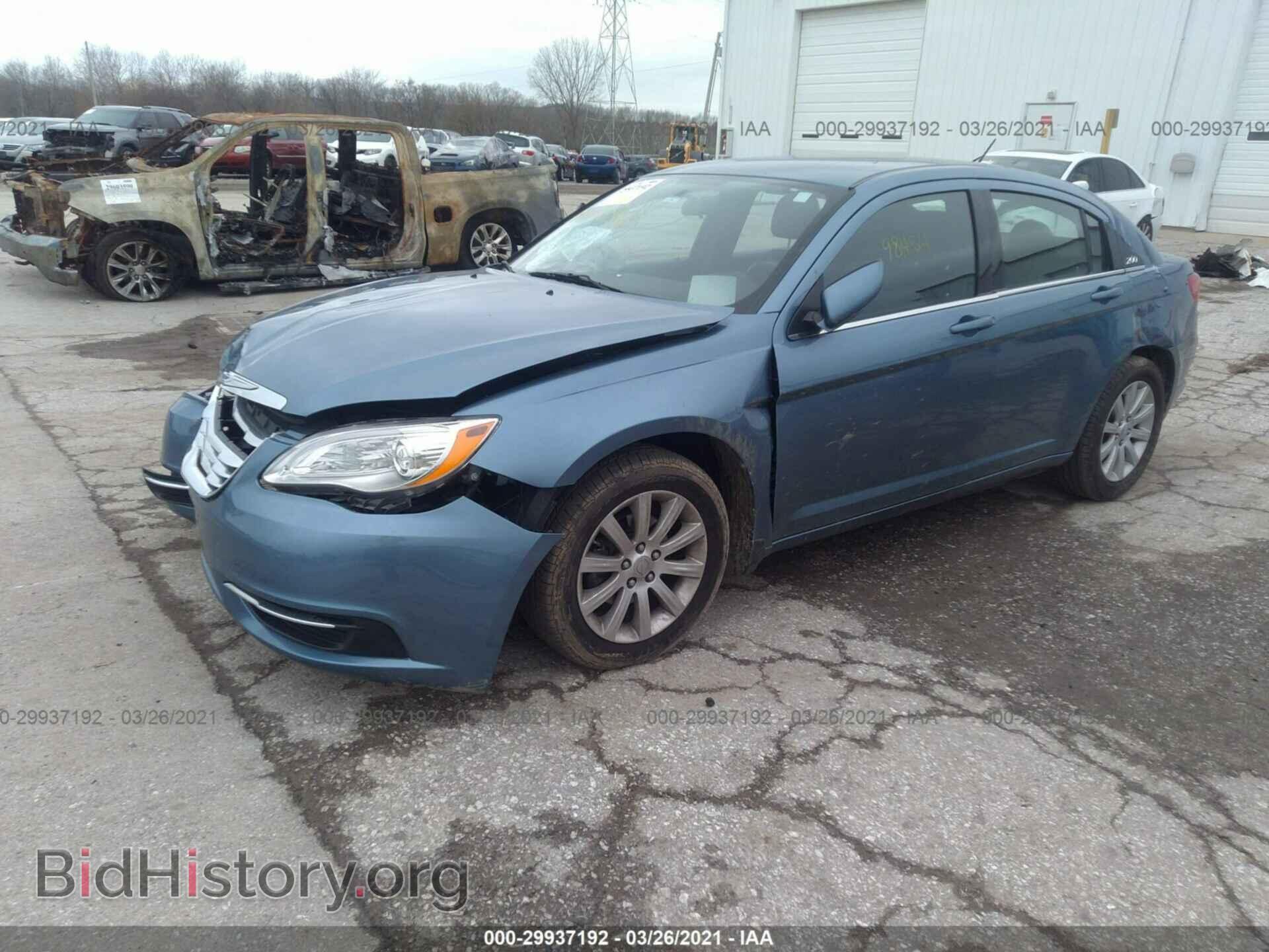 2011 CHRYSLER 200 - VIN: 1C3BC1FB7BN576421 - Photo 2