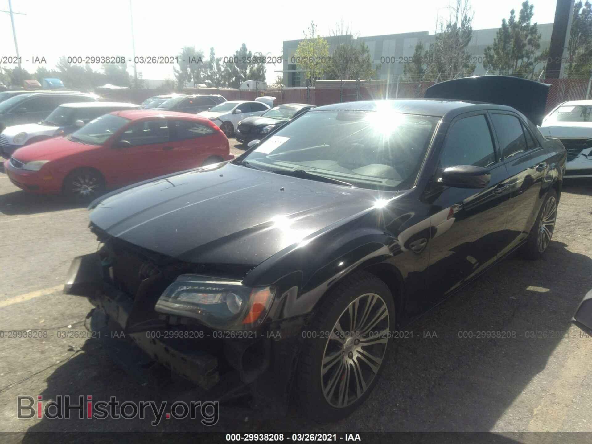 2013 CHRYSLER 300 - VIN: 2C3CCABG2DH658042 - Фото 2
