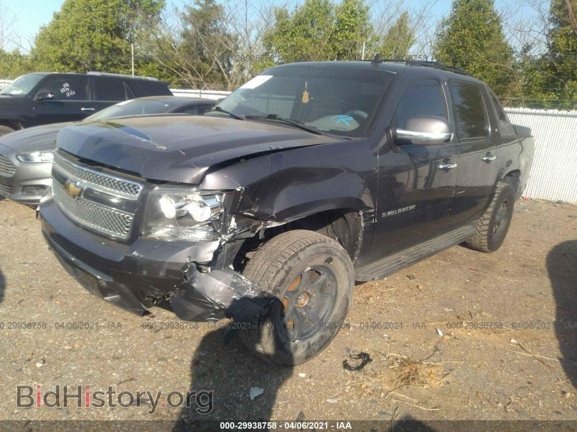2011 CHEVROLET AVALANCHE - VIN: 3GNTKFE3XBG252048 - Фото 2
