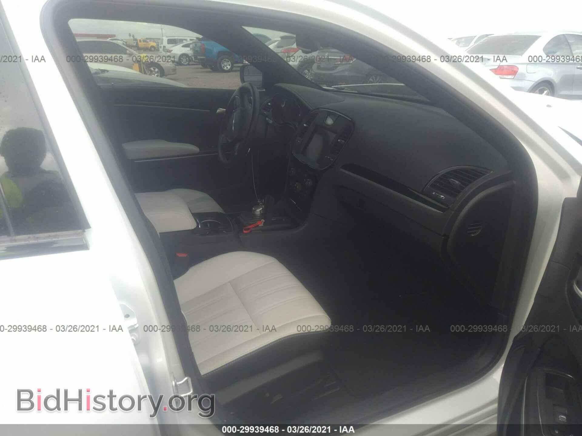 2020 CHRYSLER 300 - VIN: 2C3CCABG4LH147625 - Фото 5