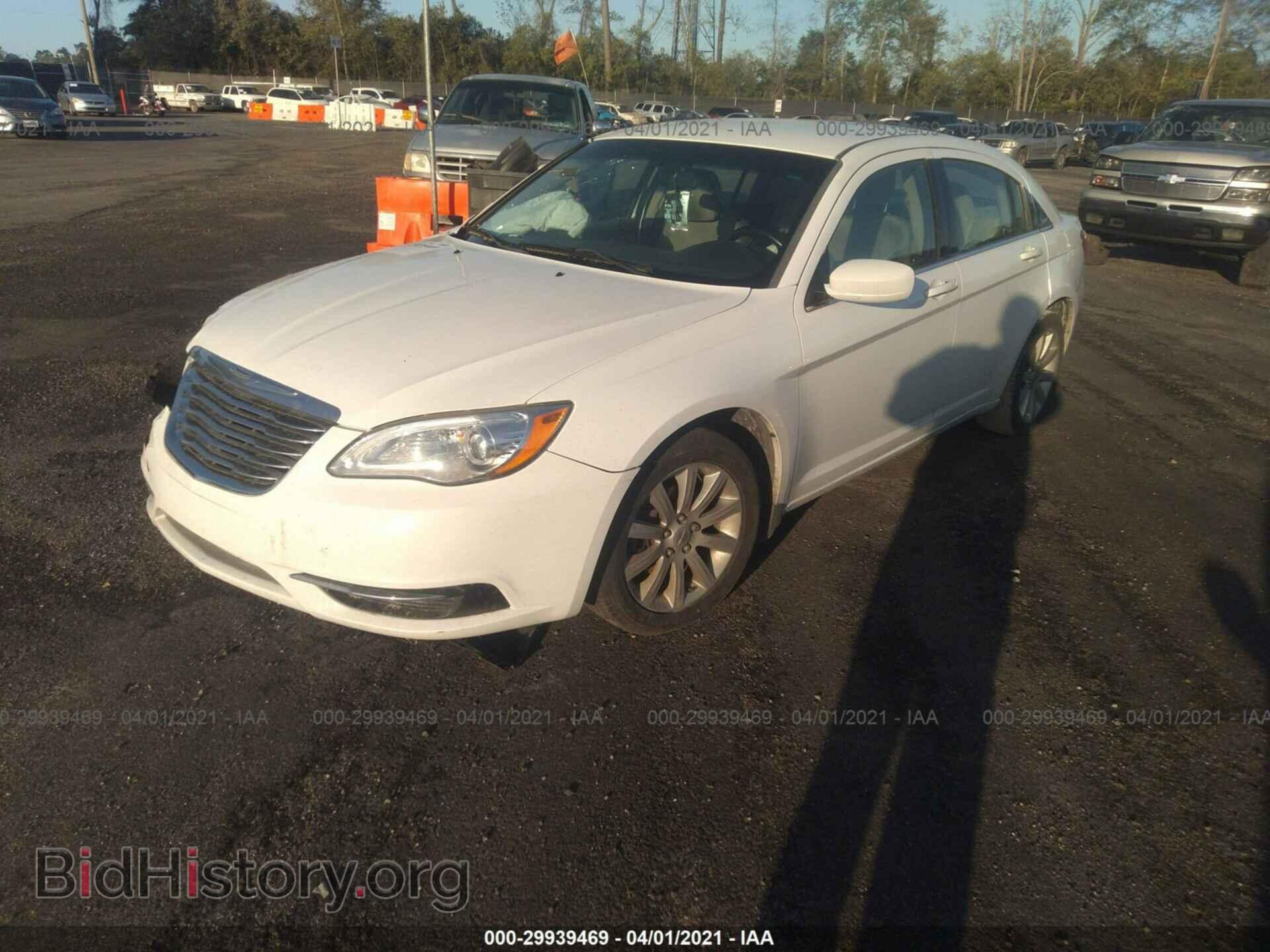 2014 CHRYSLER 200 - VIN: 1C3CCBBB9EN132347 - Фото 2