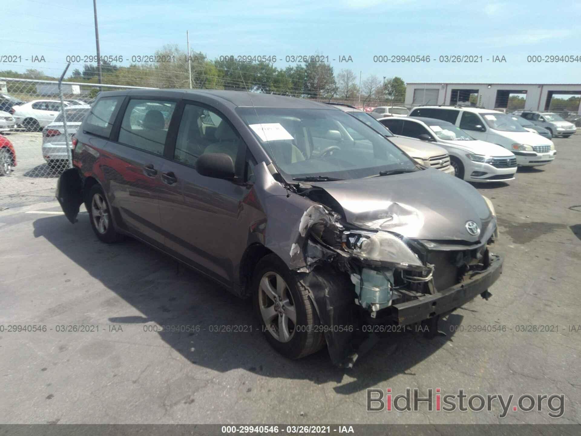 Photo 5TDZK3DCXBS028718 - TOYOTA SIENNA 2011