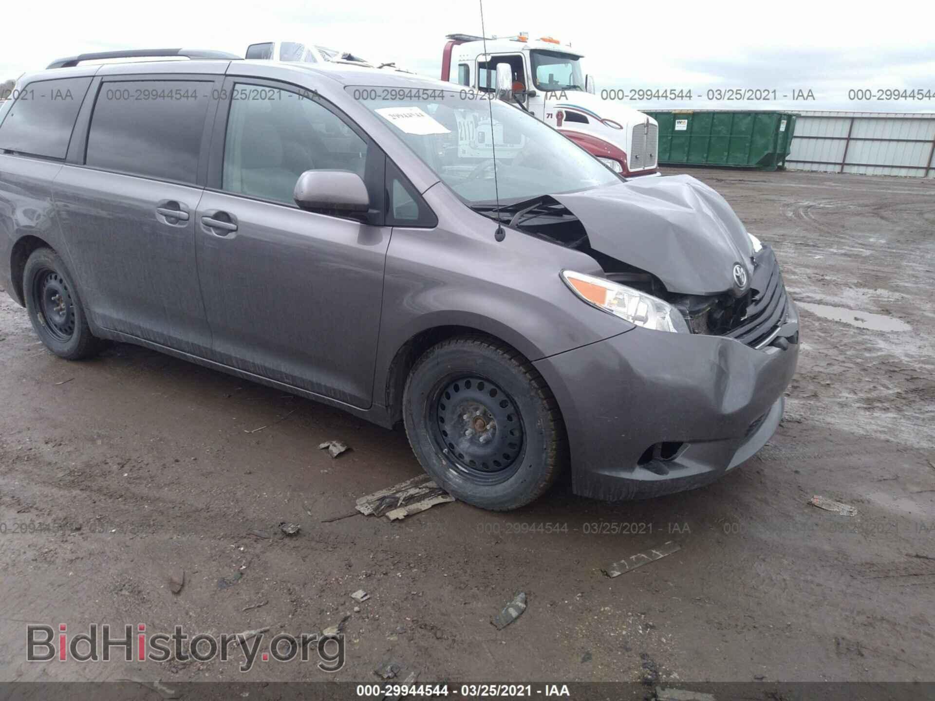 Photo 5TDKK3DC3CS201739 - TOYOTA SIENNA 2012
