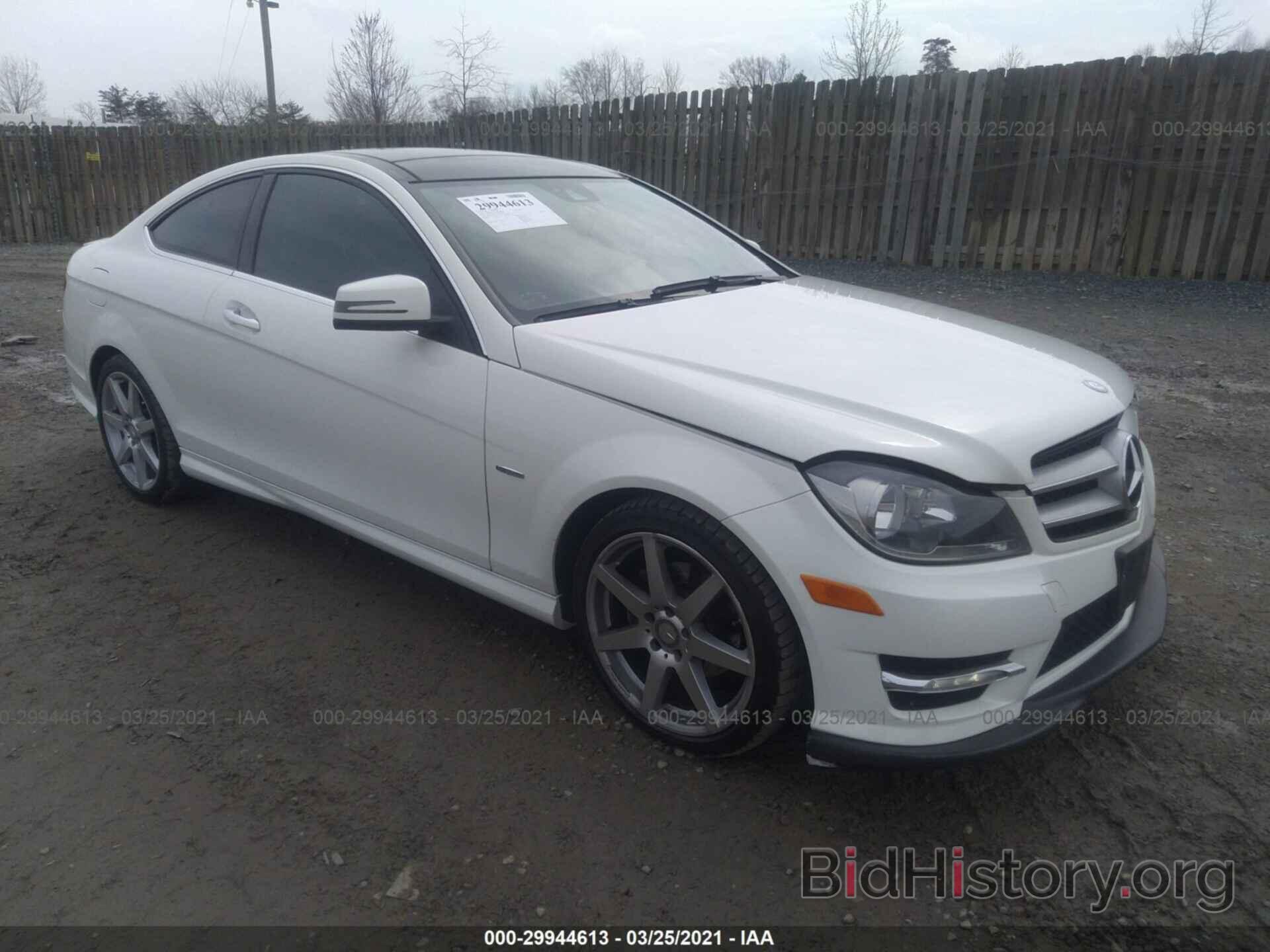 Photo WDDGJ4HB0CF836200 - MERCEDES-BENZ C-CLASS 2012