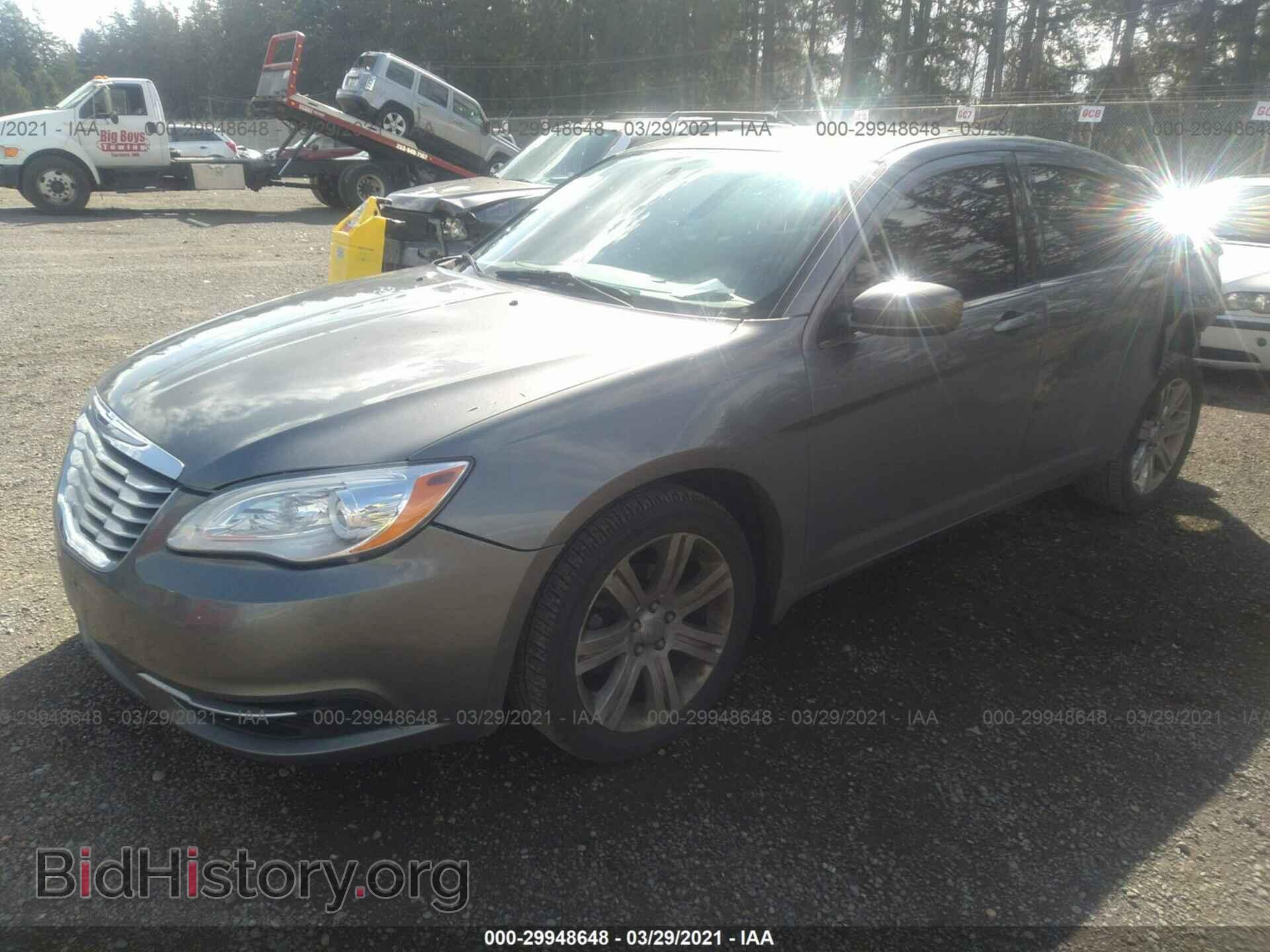2013 CHRYSLER 200 - VIN: 1C3CCBAB8DN671994 - Фото 2