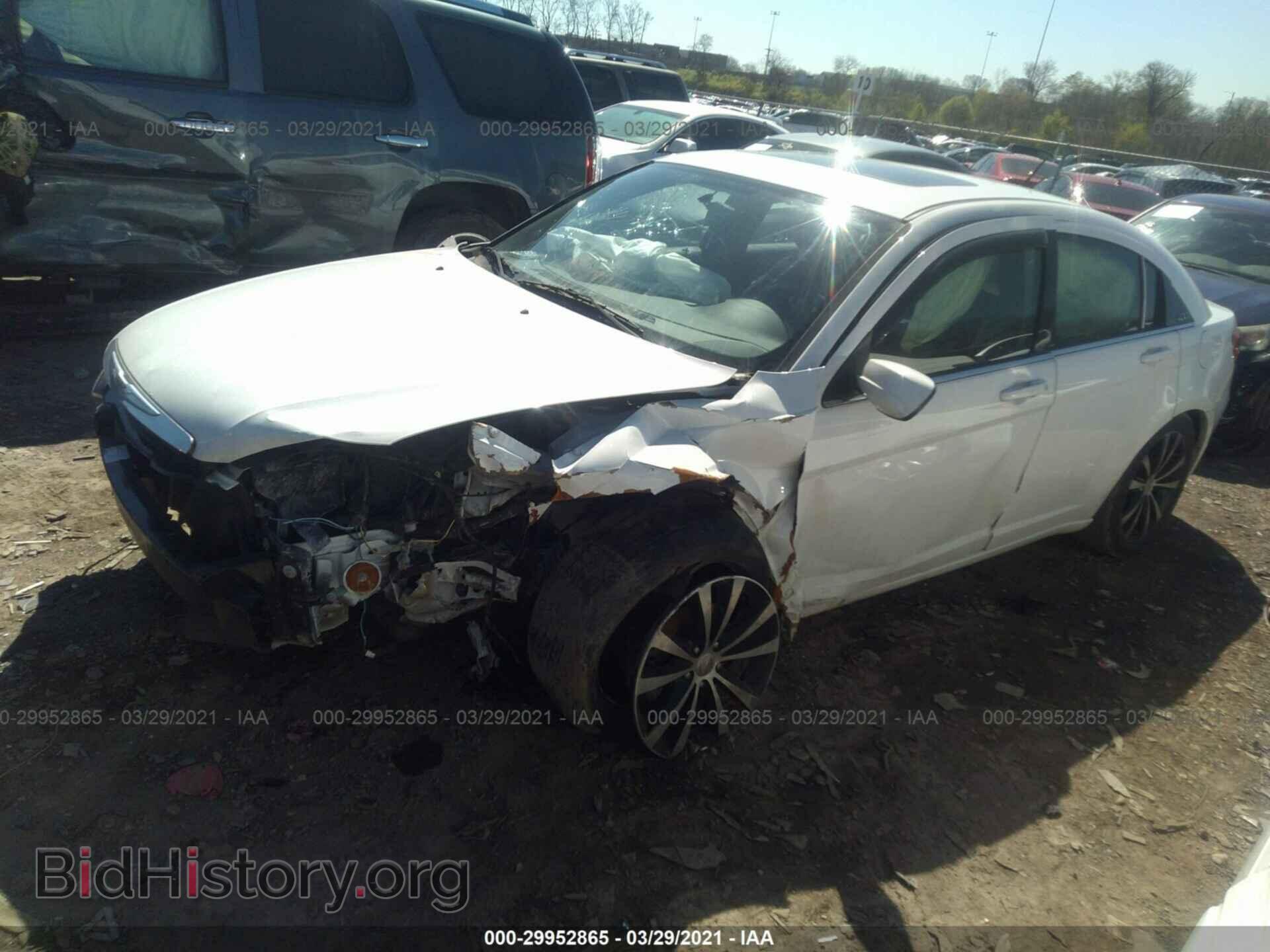 2012 CHRYSLER 200 - VIN: 1C3CCBBGXCN305043 - Фото 2
