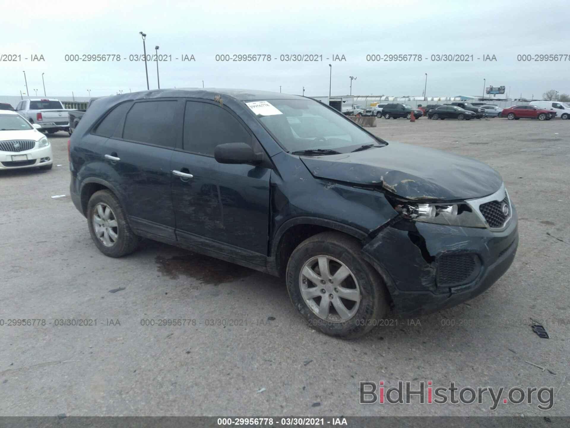 Photo 5XYKT3A17BG150032 - KIA SORENTO 2011