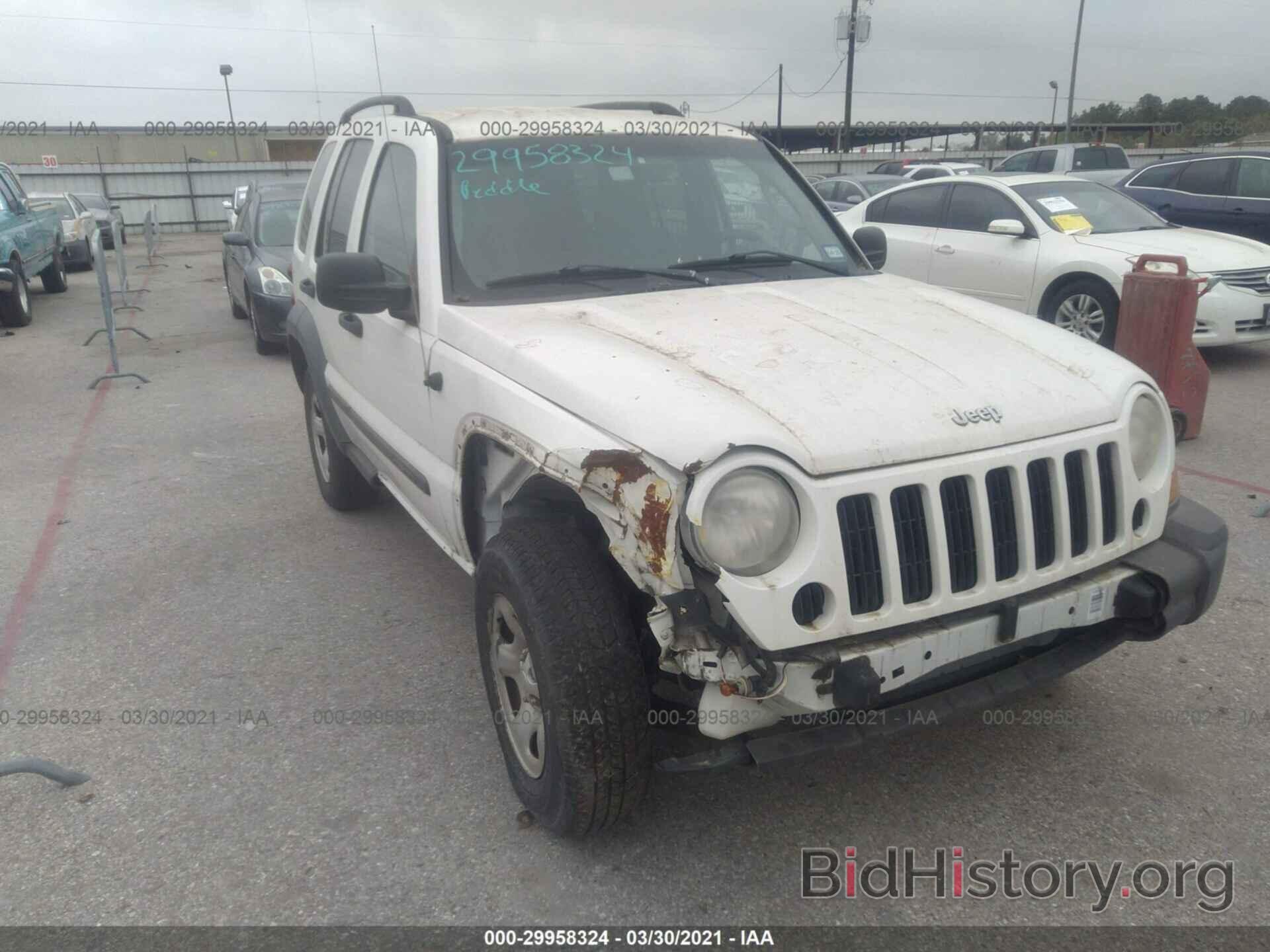 Photo 1J4GL48K56W275639 - JEEP LIBERTY 2006