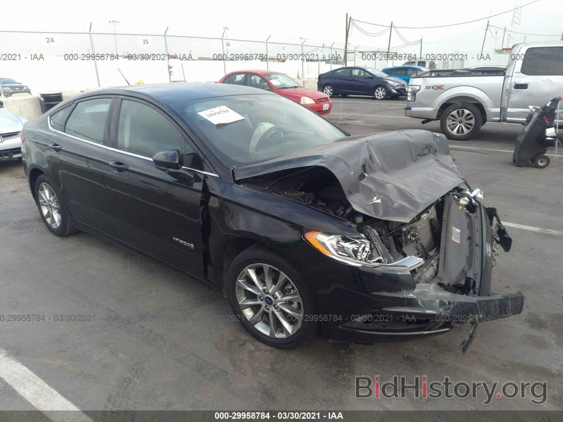 Photo 3FA6P0LU3HR374768 - FORD FUSION 2017