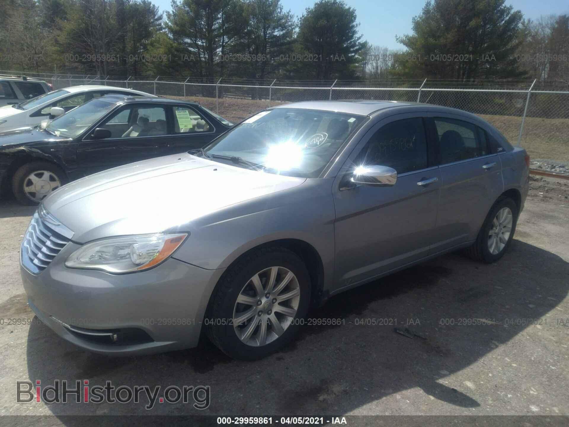 2013 CHRYSLER 200 - VIN: 1C3CCBCG9DN631822 - Фото 2