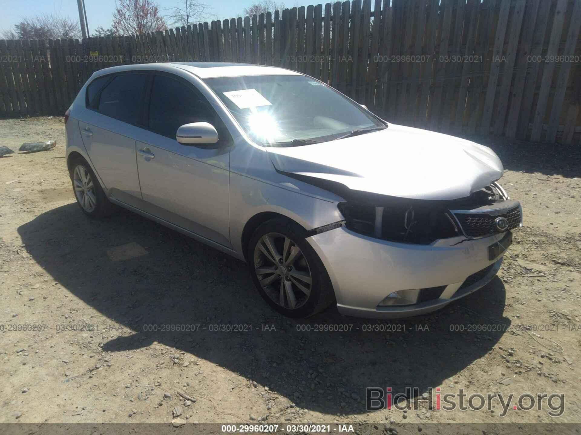 Фотография KNAFW5A37B5351506 - KIA FORTE 5-DOOR 2011