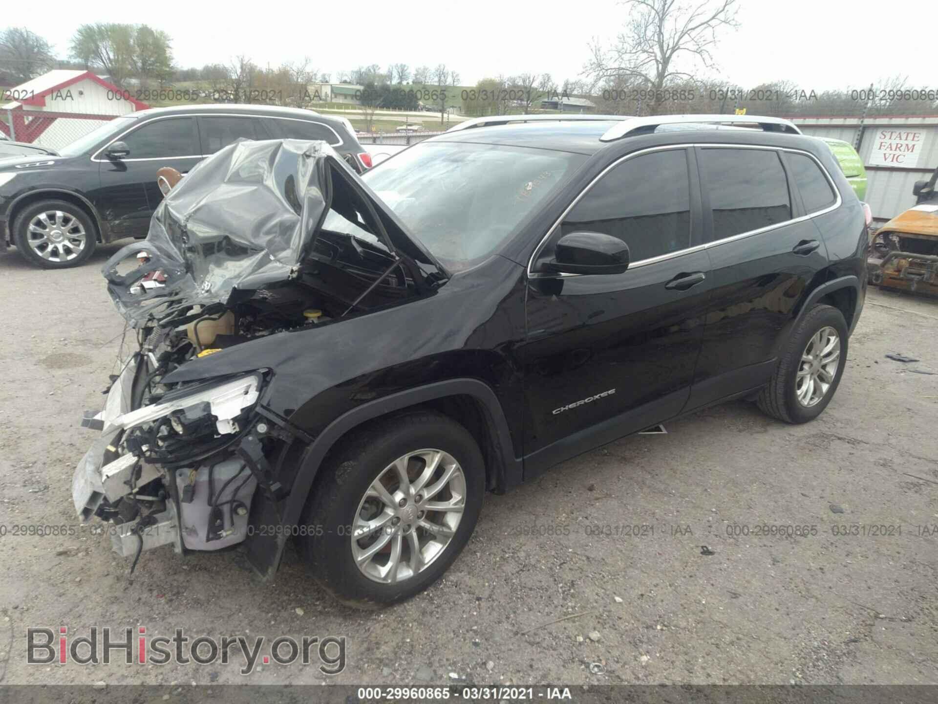 2019 JEEP CHEROKEE - VIN: 1C4PJLCB3KD203969 - Фото 2
