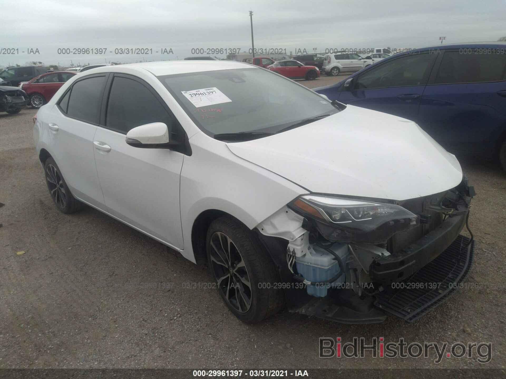 Photo 5YFBURHE1JP813484 - TOYOTA COROLLA 2018