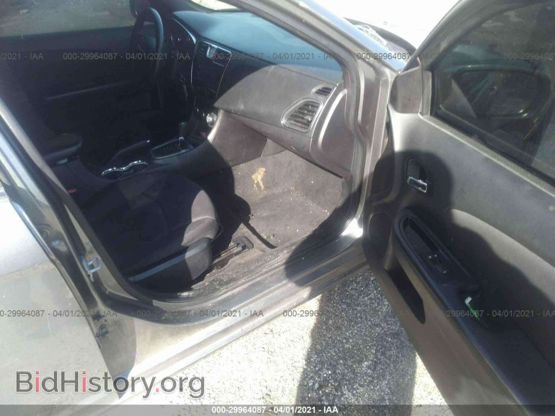 2013 CHRYSLER 200 - VIN: 1C3CCBAG2DN767597 - Фото 5