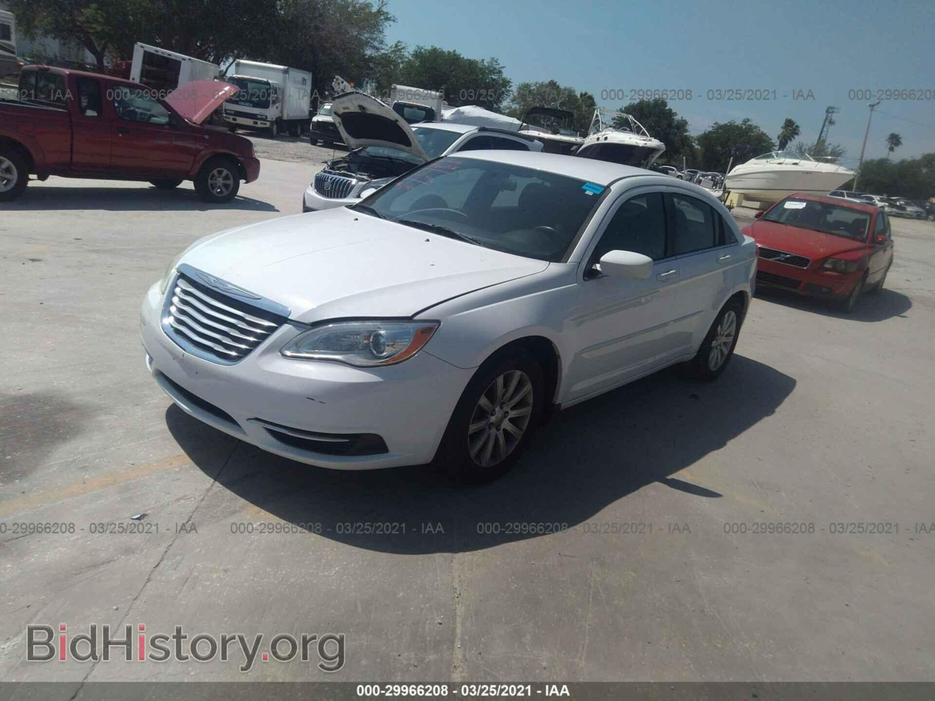 2011 CHRYSLER 200 - VIN: 1C3BC1FG2BN550353 - Фото 2