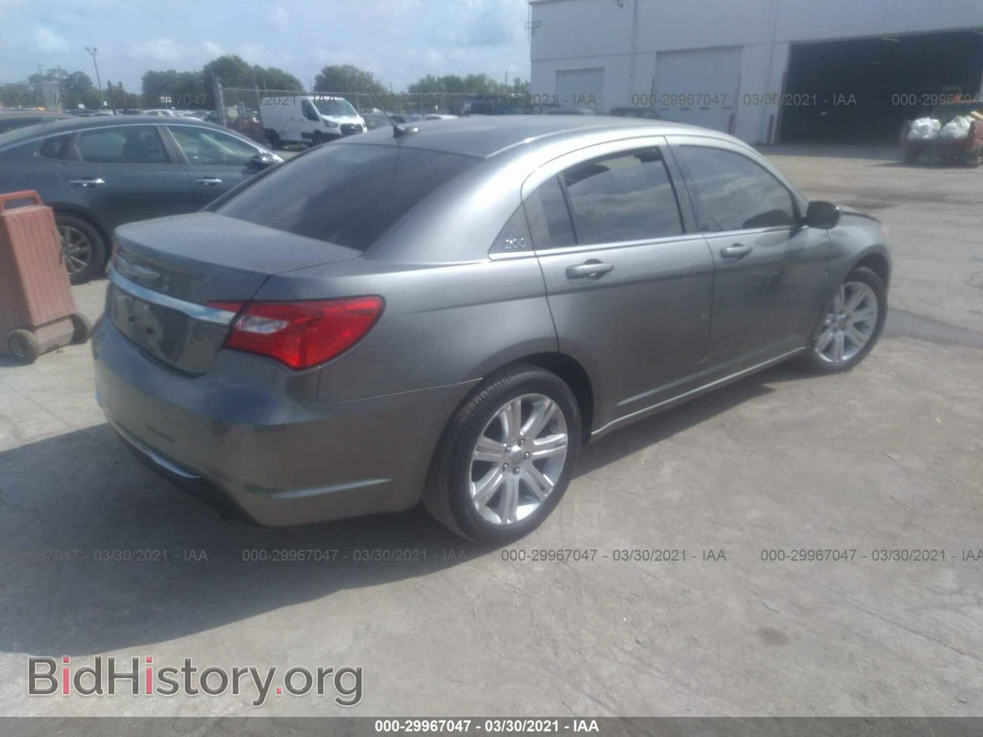 2011 CHRYSLER 200 - VIN: 1C3BC1FB2BN613889 - Фото 4