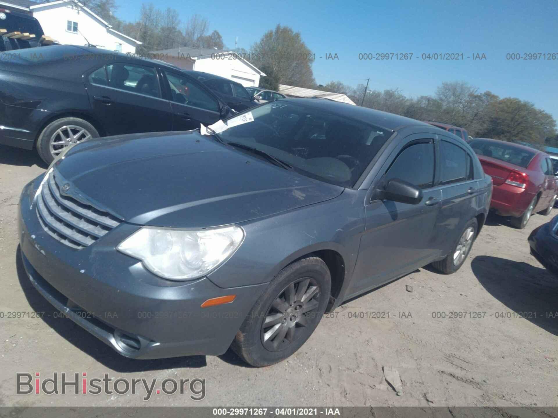 2010 CHRYSLER SEBRING - VIN: 1C3CC4FB6AN144939 - Фото 2