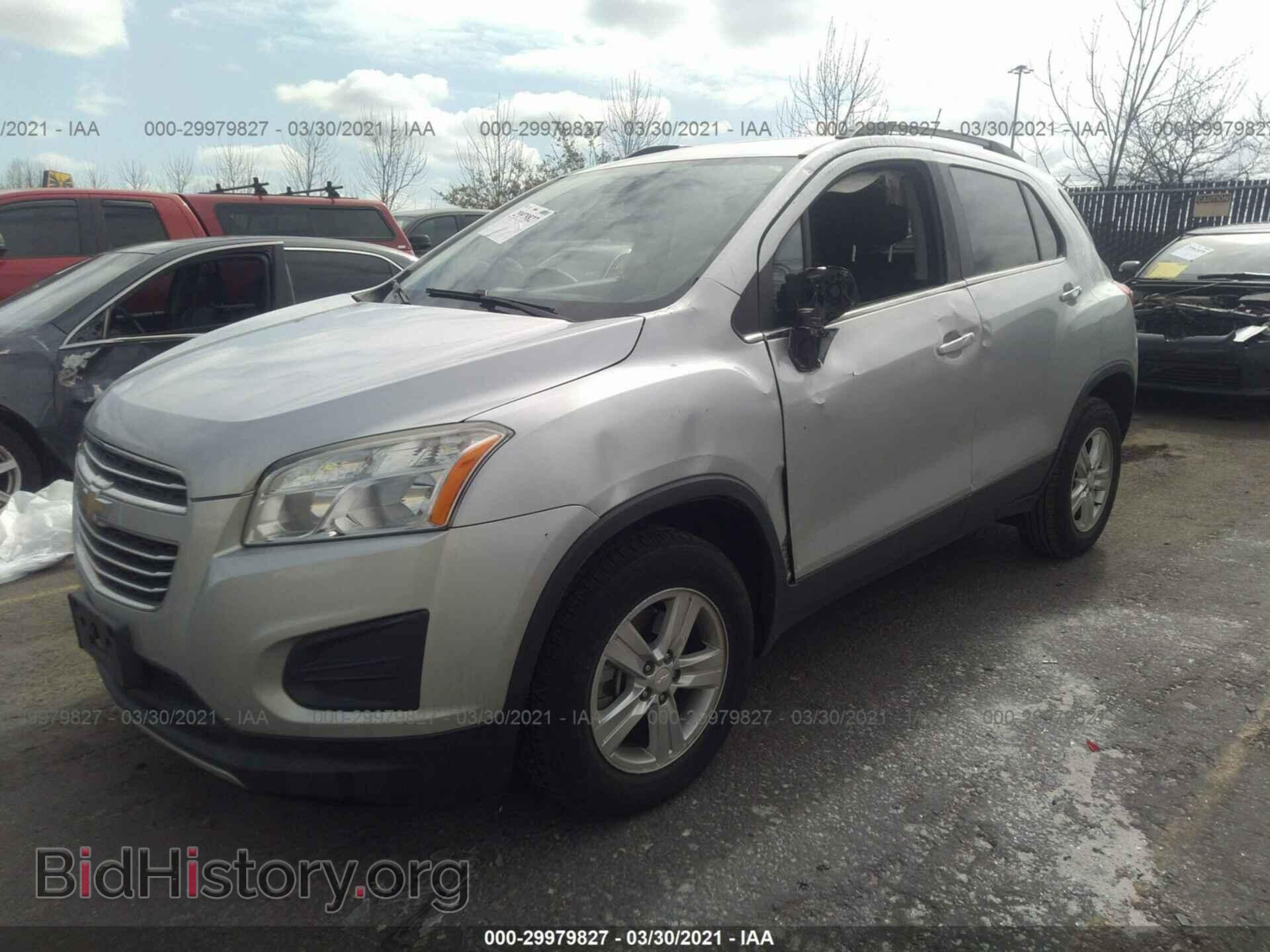 2015 CHEVROLET TRAX - VIN: 3GNCJRSB4FL231273 - Фото 2