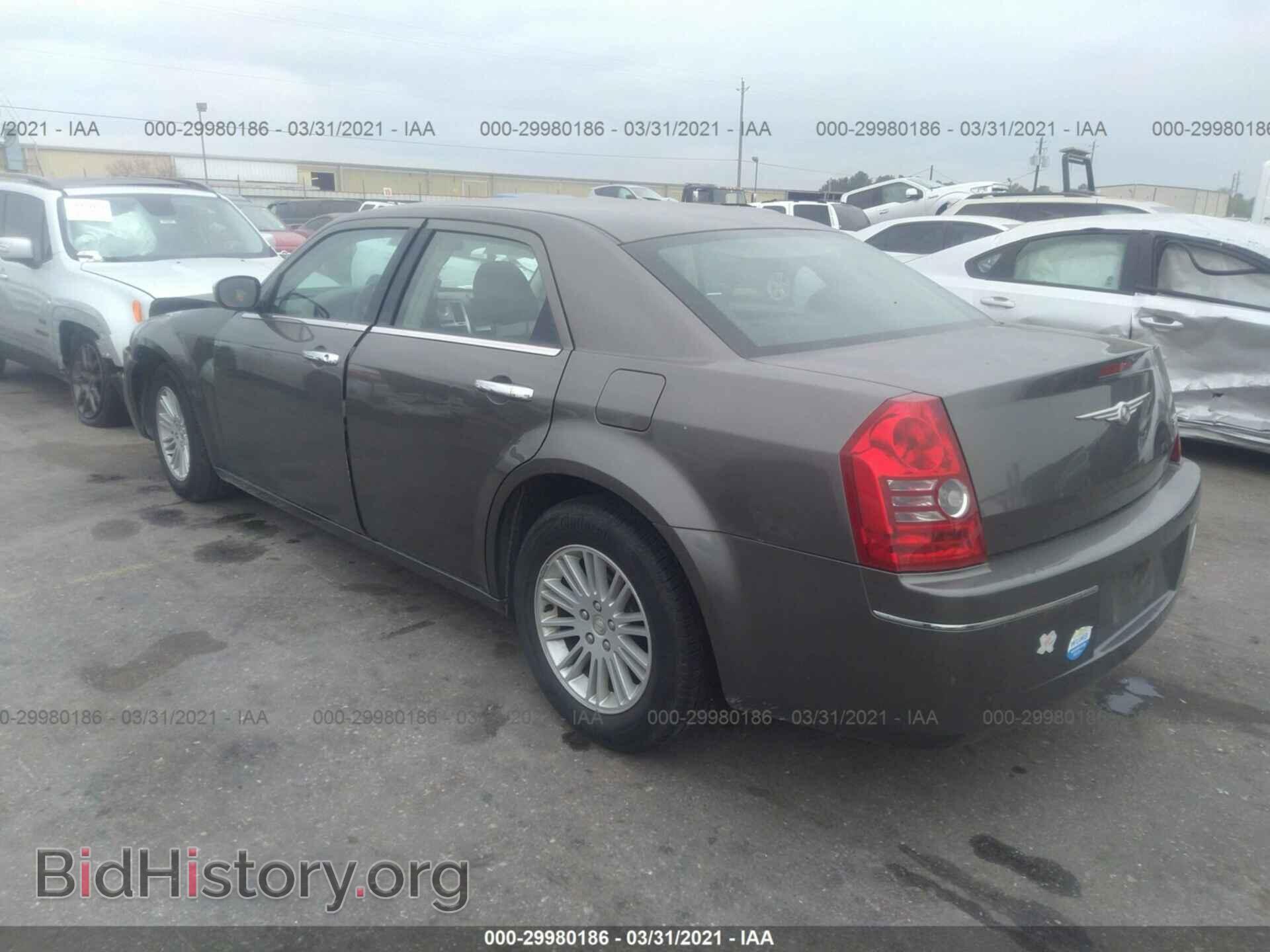 2010 CHRYSLER 300 - VIN: 2C3CA4CD1AH101193 - Photo 3