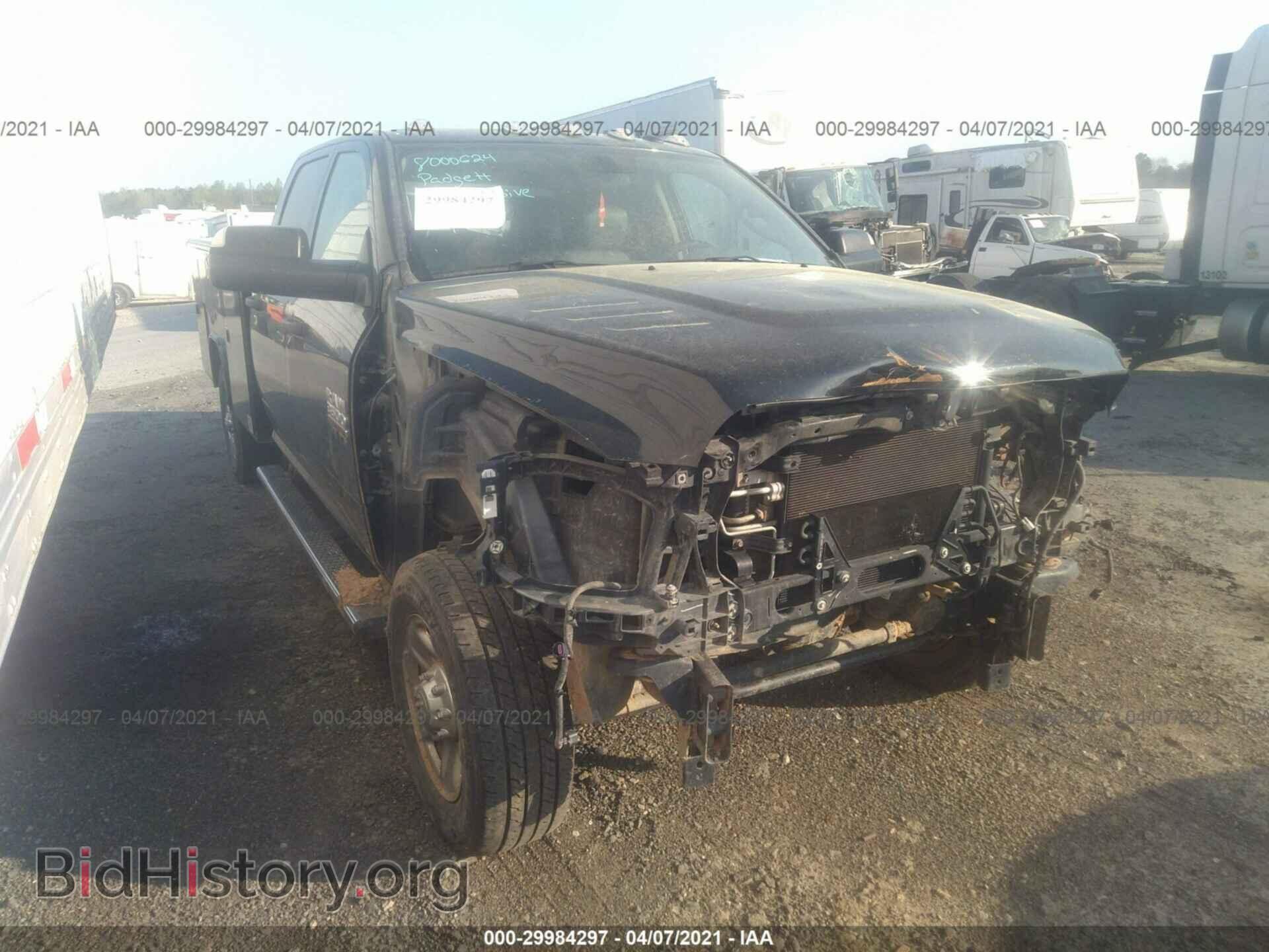 Photo 3C7WRDBJ6HG770985 - RAM 3500 CHASSIS CAB 2017