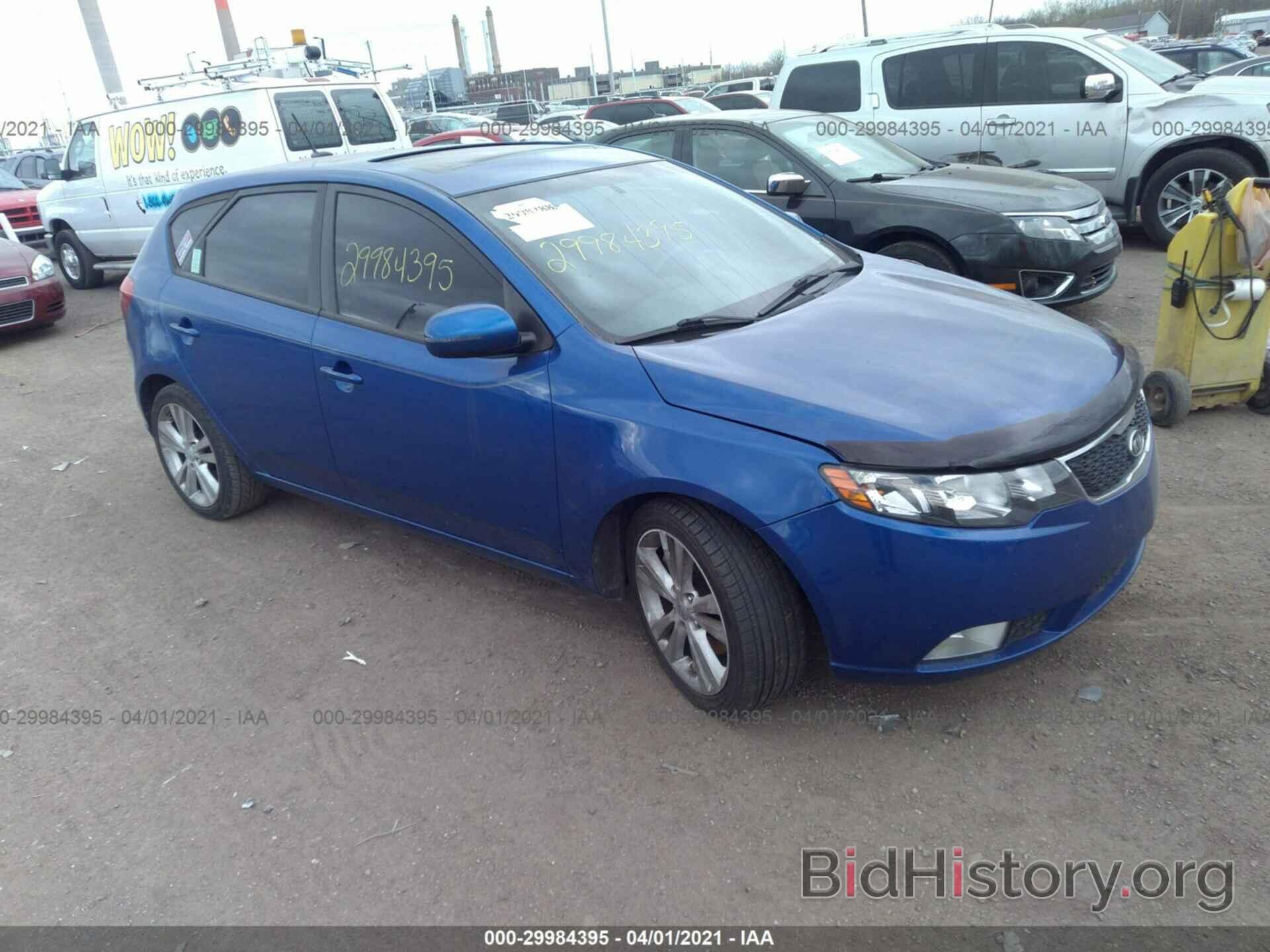 Photo KNAFW5A38B5372946 - KIA FORTE 5-DOOR 2011