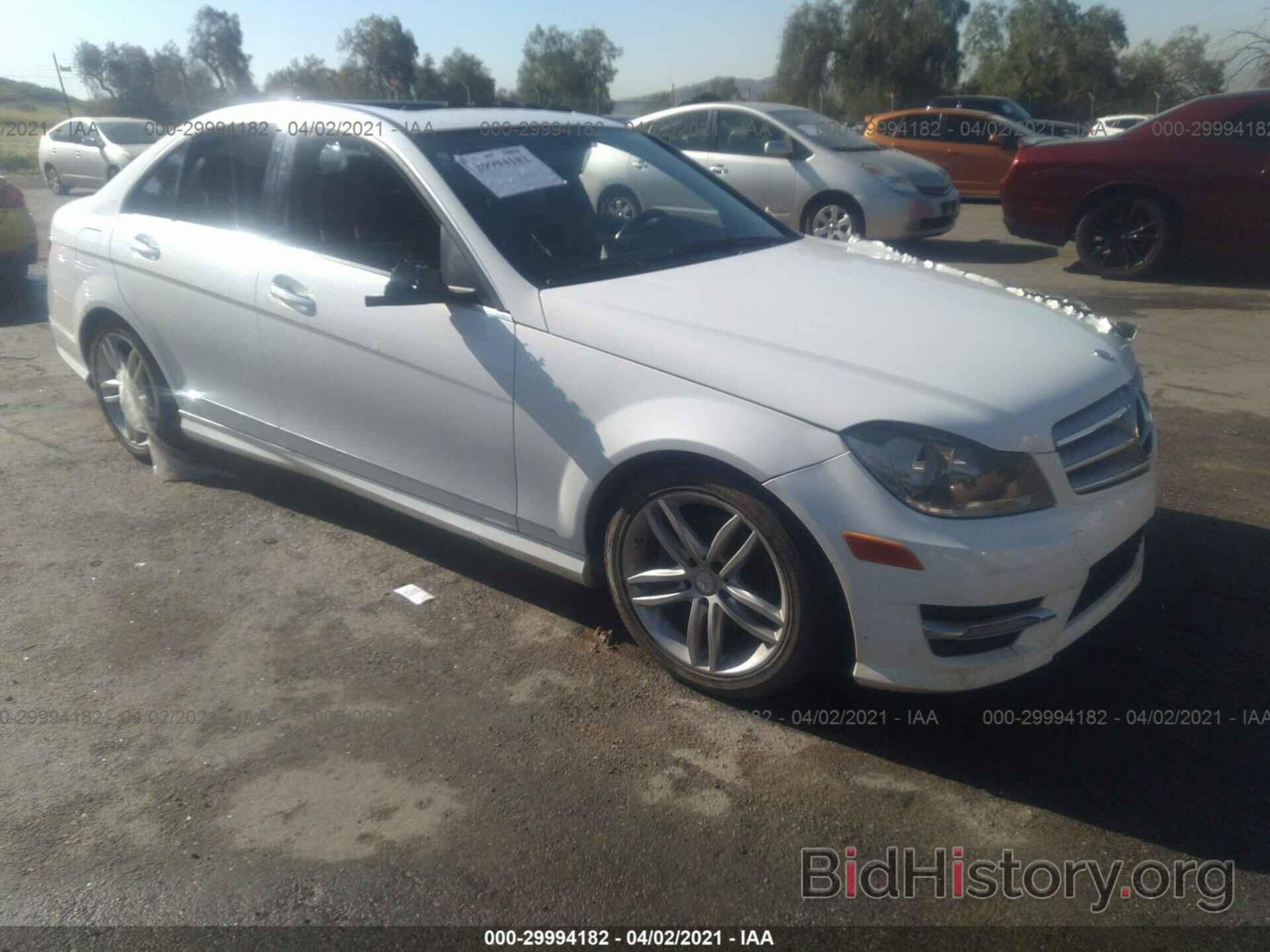 Photo WDDGF4HB6DR270643 - MERCEDES-BENZ C-CLASS 2013