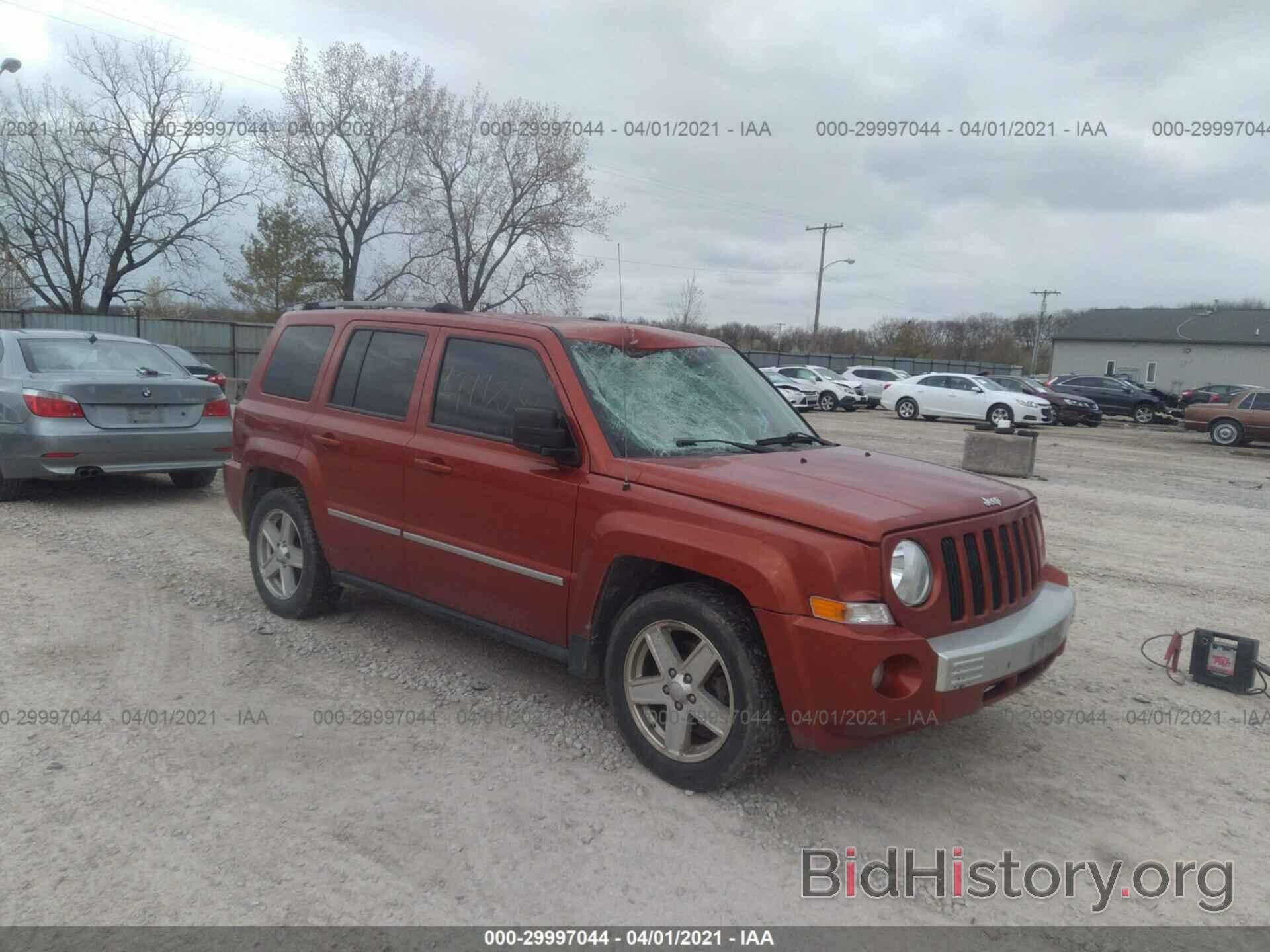 Photo 1J4NF4GB7AD500583 - JEEP PATRIOT 2010