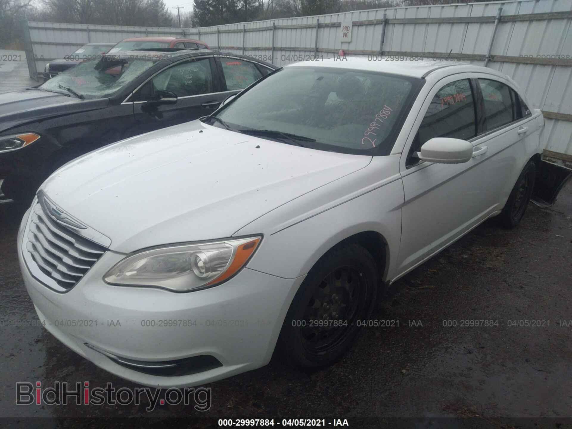 2013 CHRYSLER 200 - VIN: 1C3CCBAB2DN640935 - Фото 2