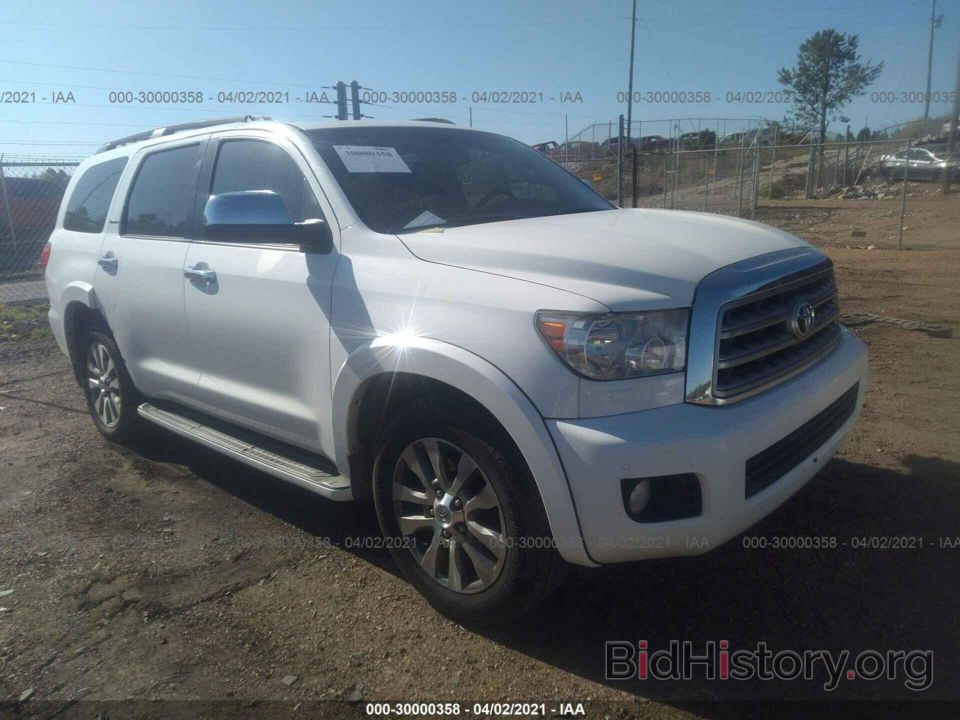 Photo 5TDKY5G15BS036585 - TOYOTA SEQUOIA 2011