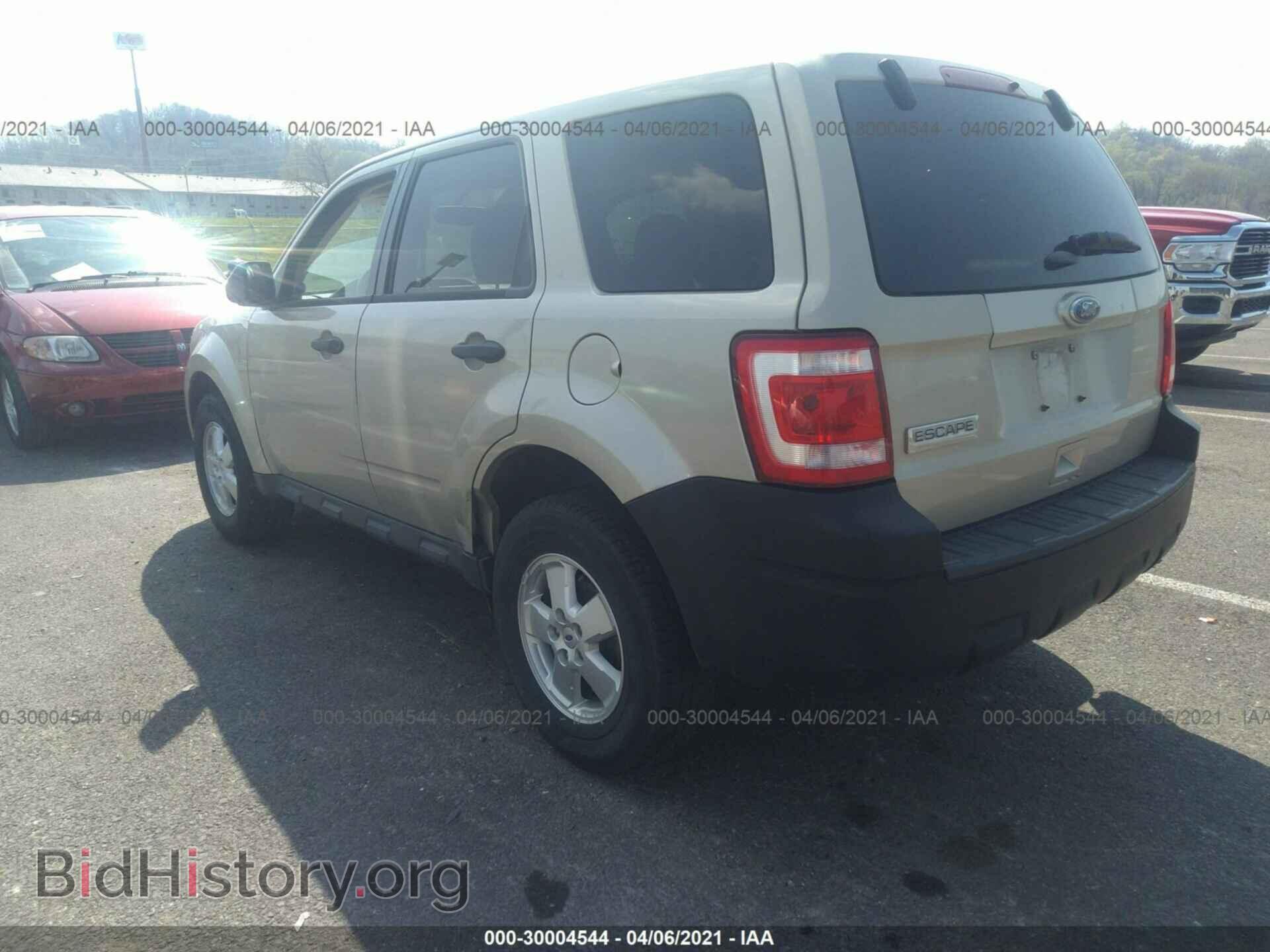 2011 FORD ESCAPE - VIN: 1FMCU9C75BKA99576 - Фото 3