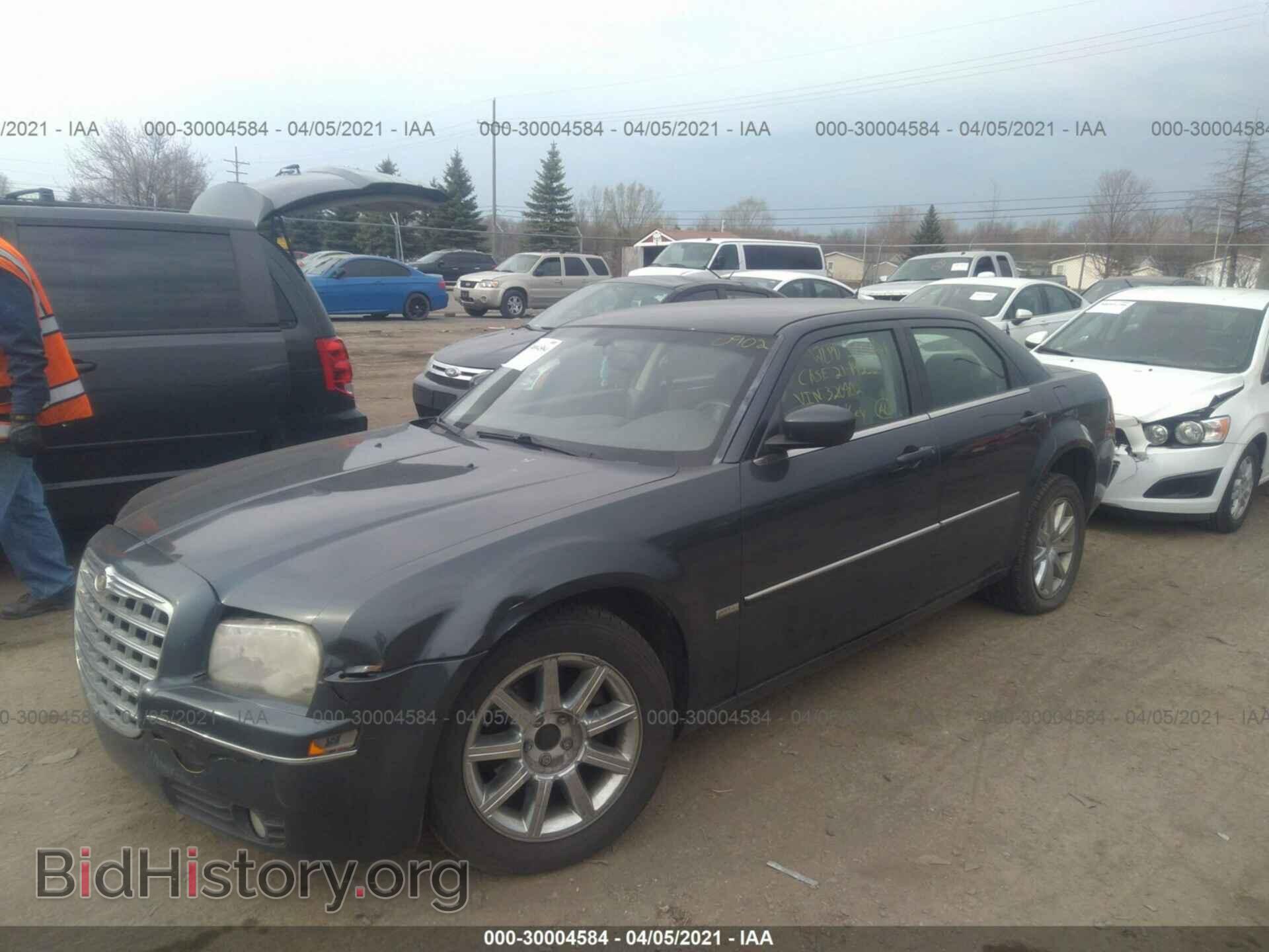 2008 CHRYSLER 300 - VIN: 2C3LA53G08H320902 - Фото 2