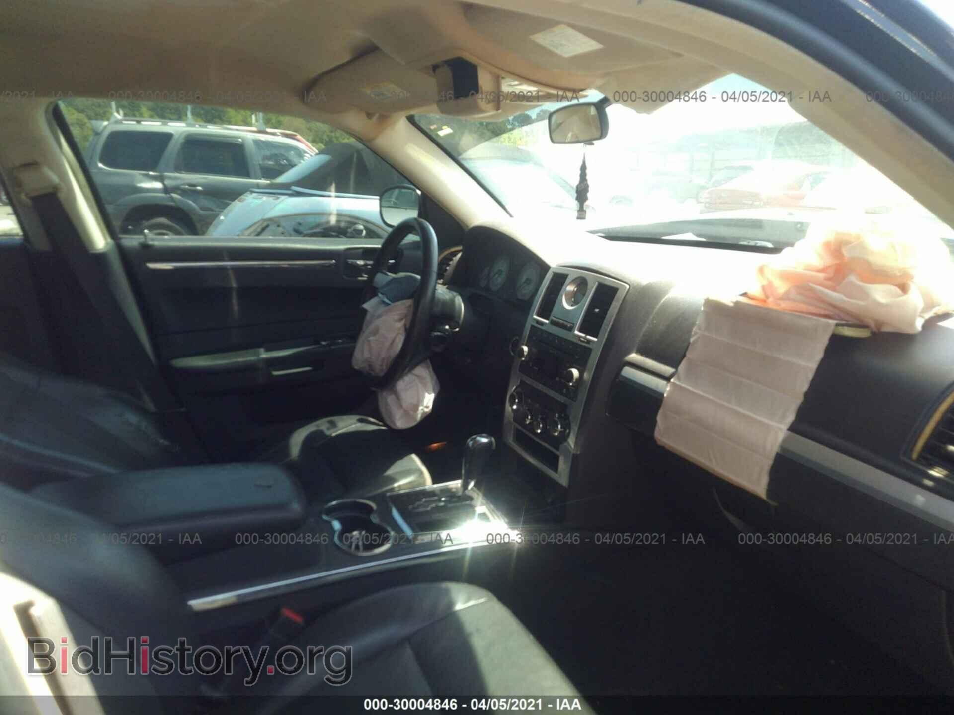 2010 CHRYSLER 300 - VIN: 2C3CA5CV0AH235756 - Photo 5