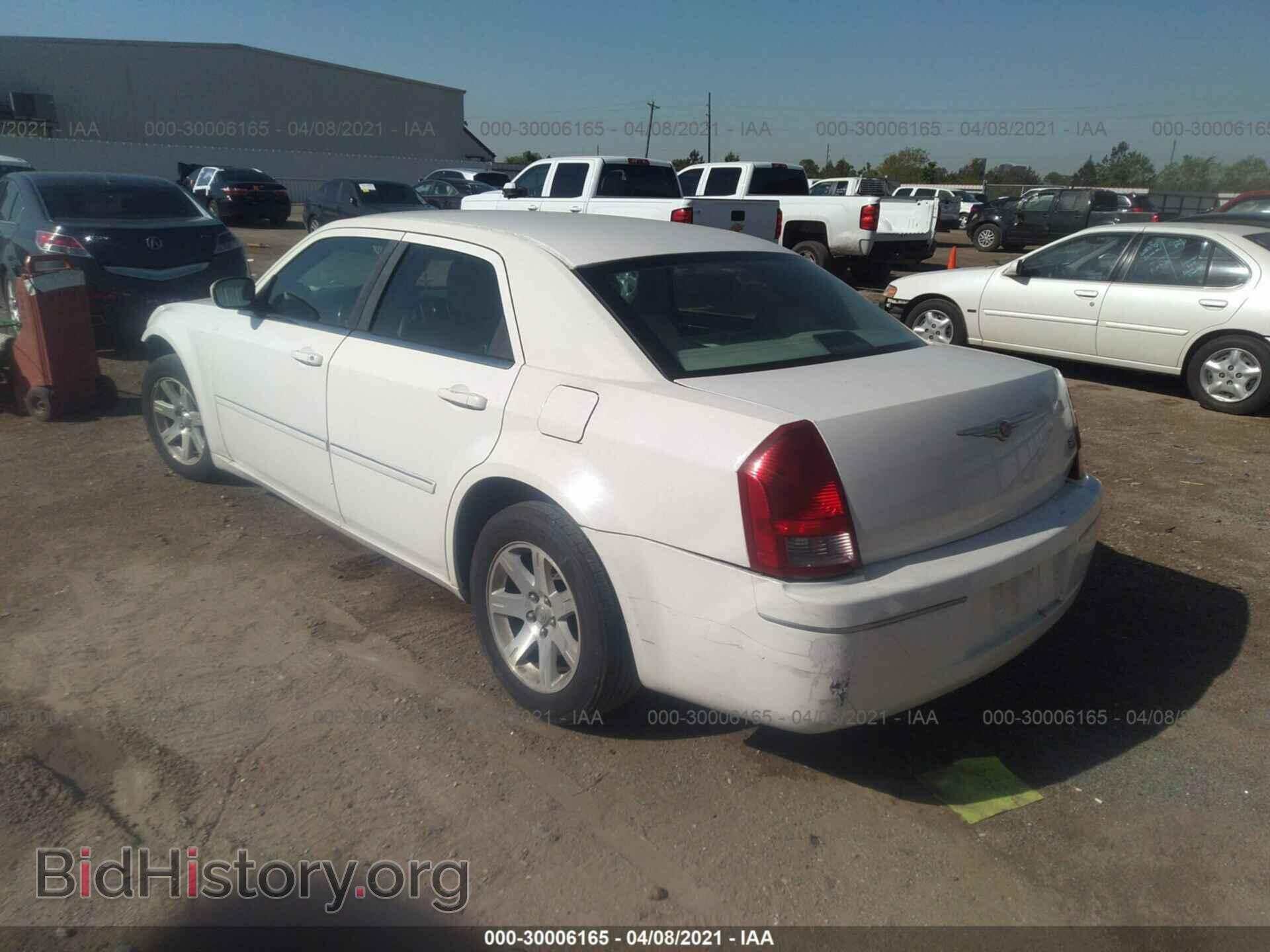 2006 CHRYSLER 300 - VIN: 2C3KA53G86H432680 - Фото 3