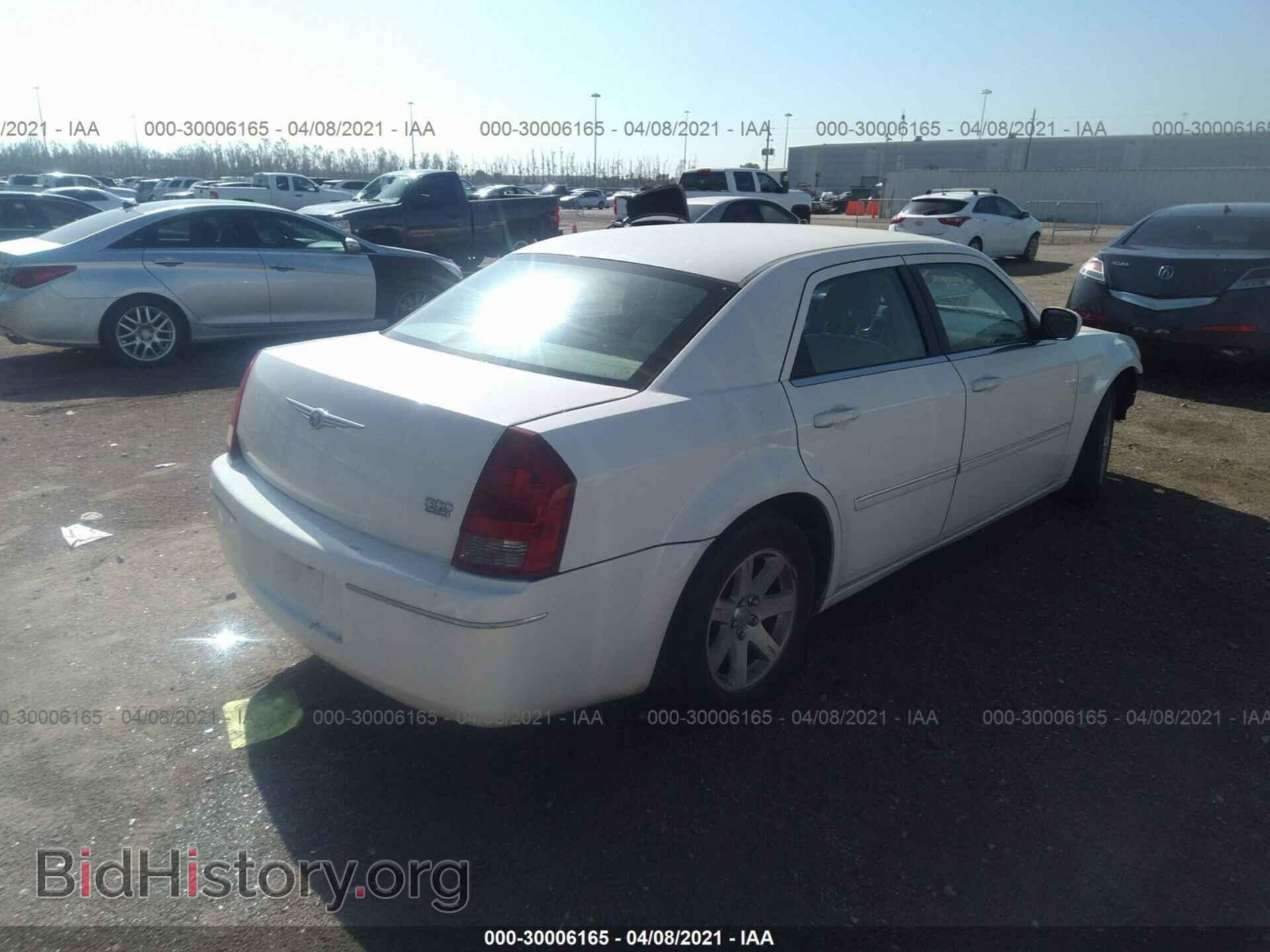 2006 CHRYSLER 300 - VIN: 2C3KA53G86H432680 - Фото 4