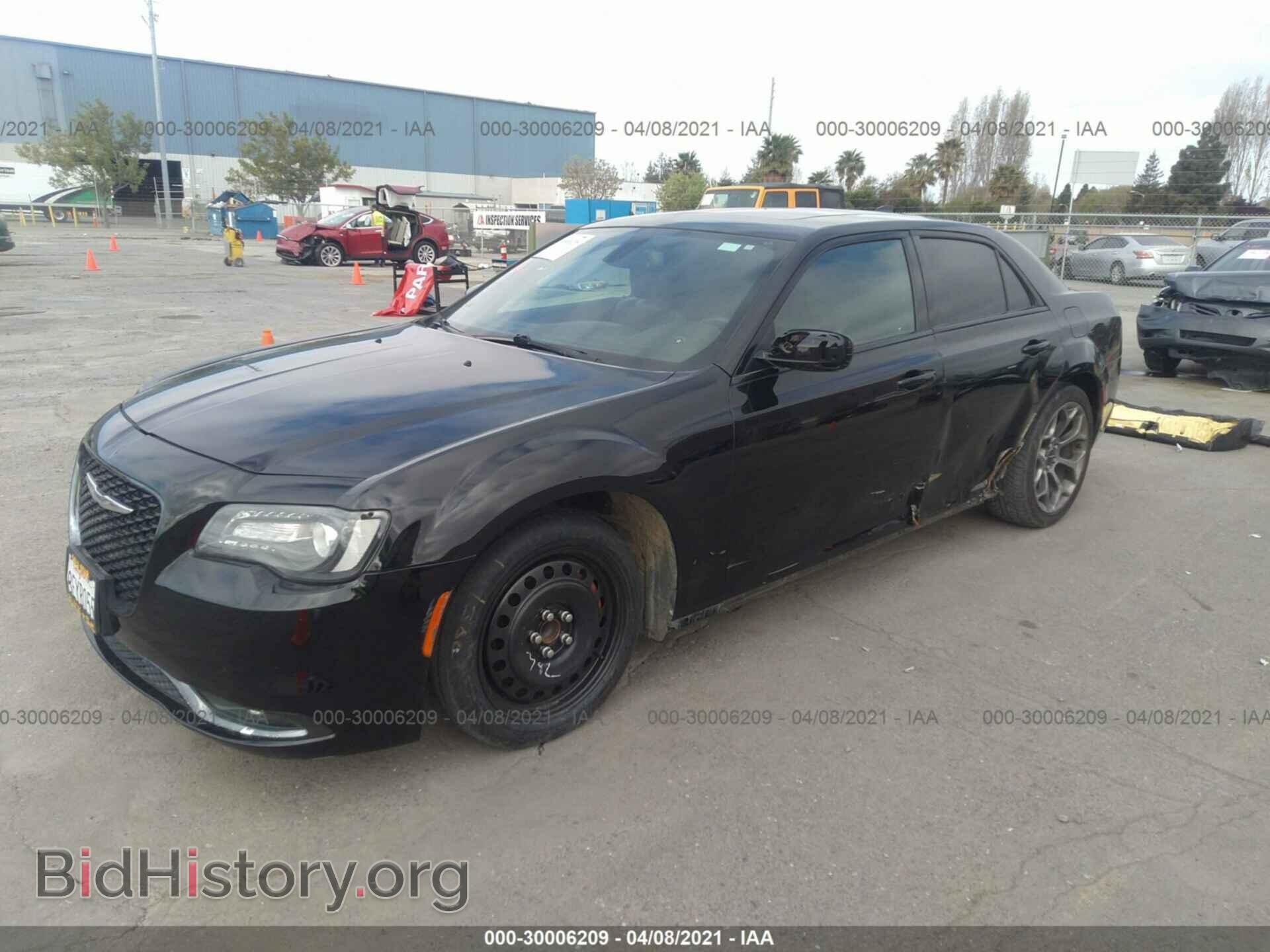 2016 CHRYSLER 300 - VIN: 2C3CCABG2GH190740 - Фото 2