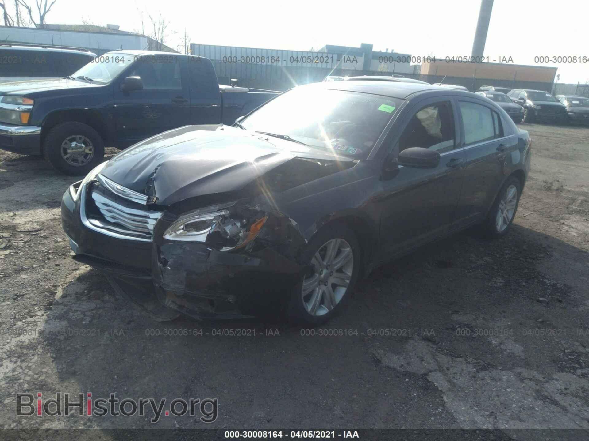 2012 CHRYSLER 200 - VIN: 1C3CCBAB9CN178923 - Photo 2