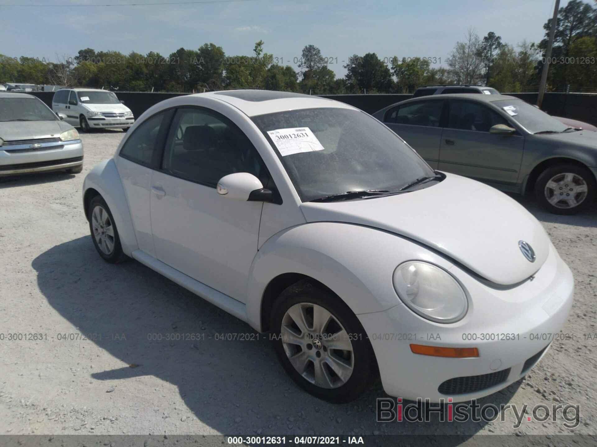 Photo 3VWRW3AG3AM013503 - VOLKSWAGEN NEW BEETLE COUPE 2010