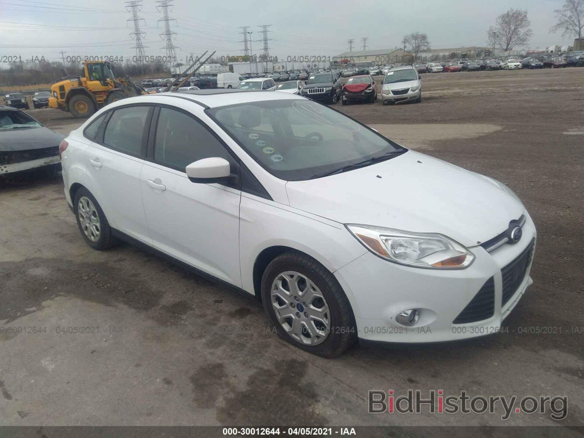 Photo 1FAHP3F2XCL268376 - FORD FOCUS 2012