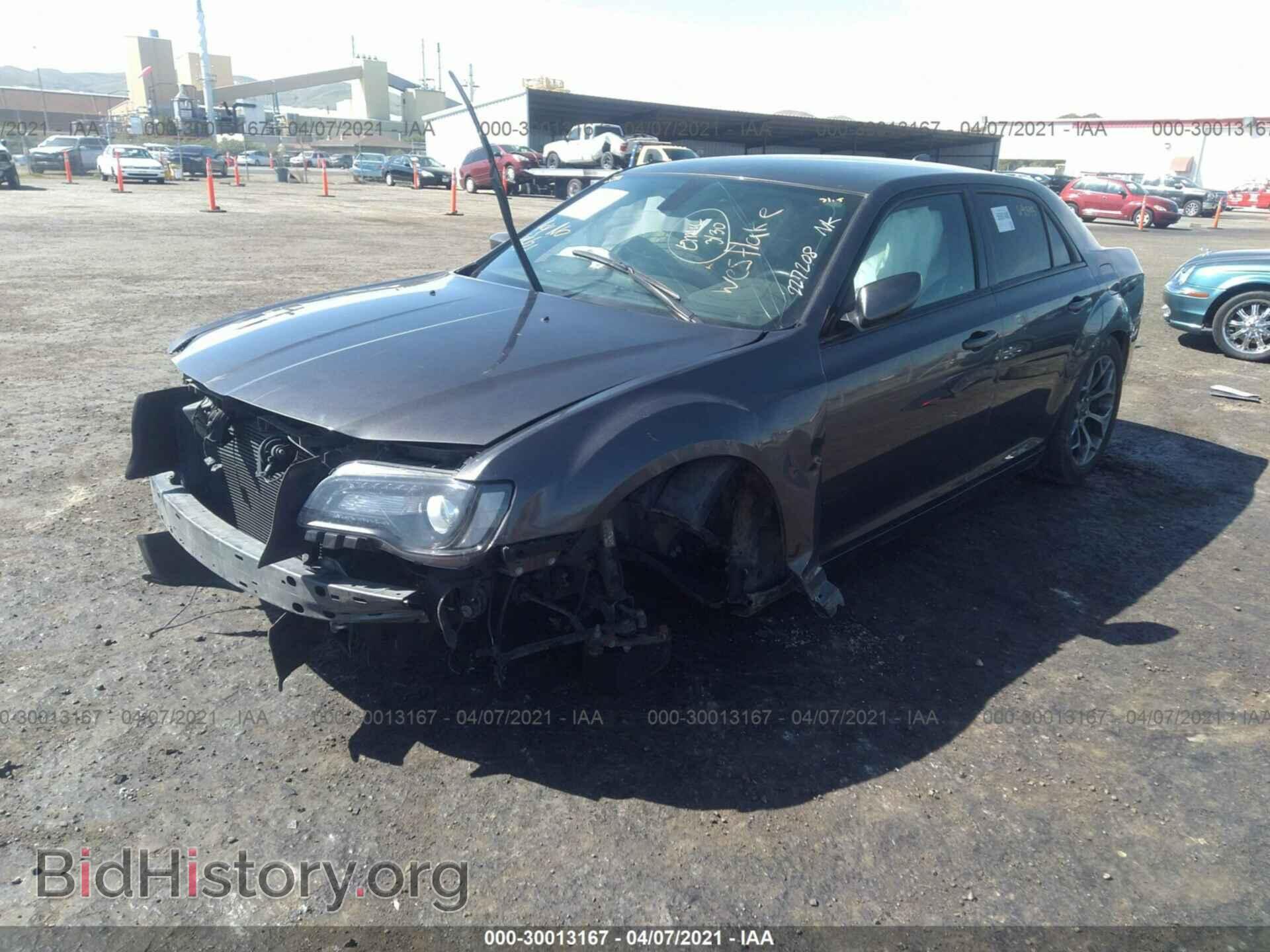 2018 CHRYSLER 300 - VIN: 2C3CCABG9JH227208 - Фото 2