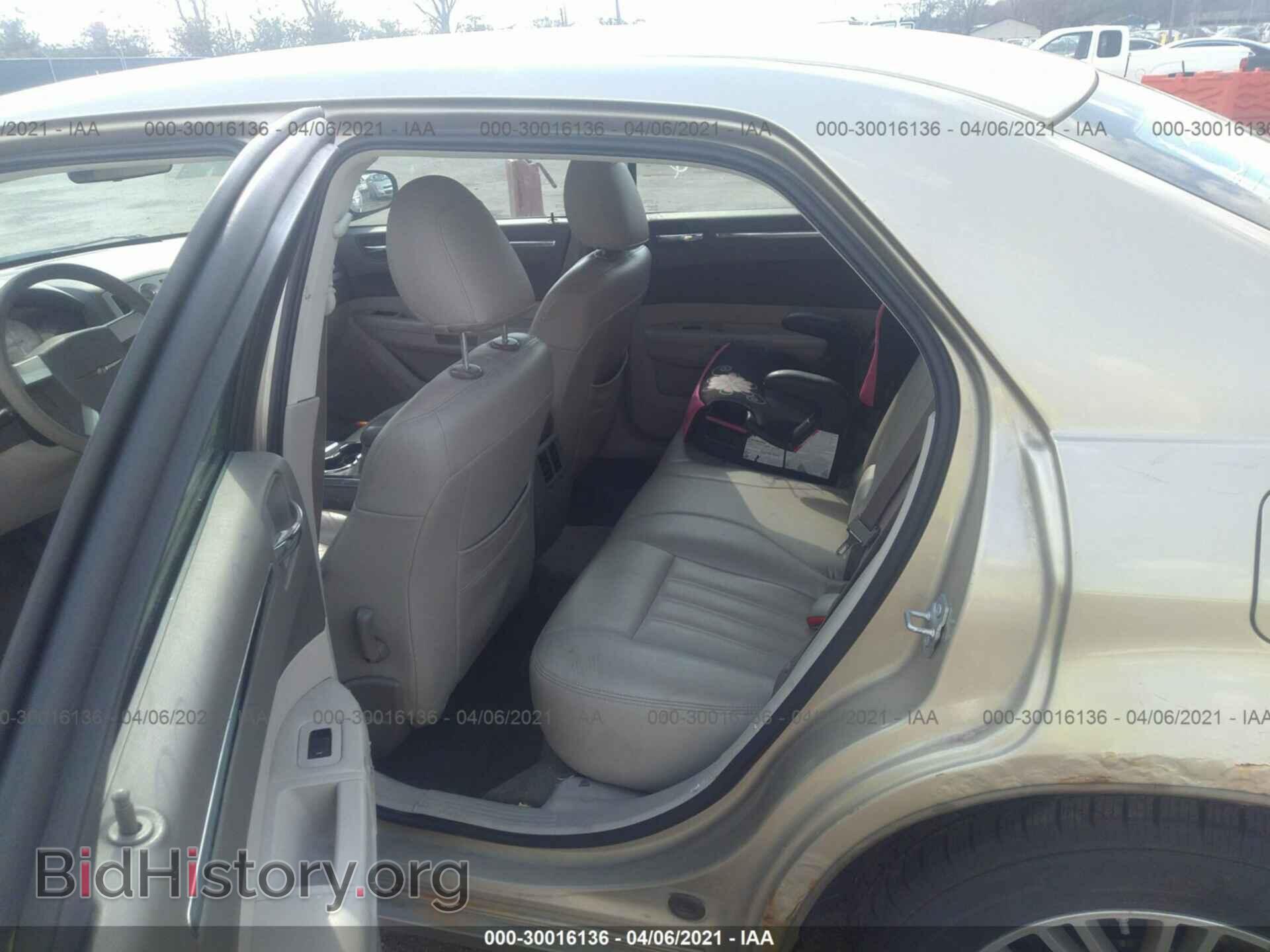2009 CHRYSLER 300 - VIN: 2C3KA43D39H505572 - Фото 8