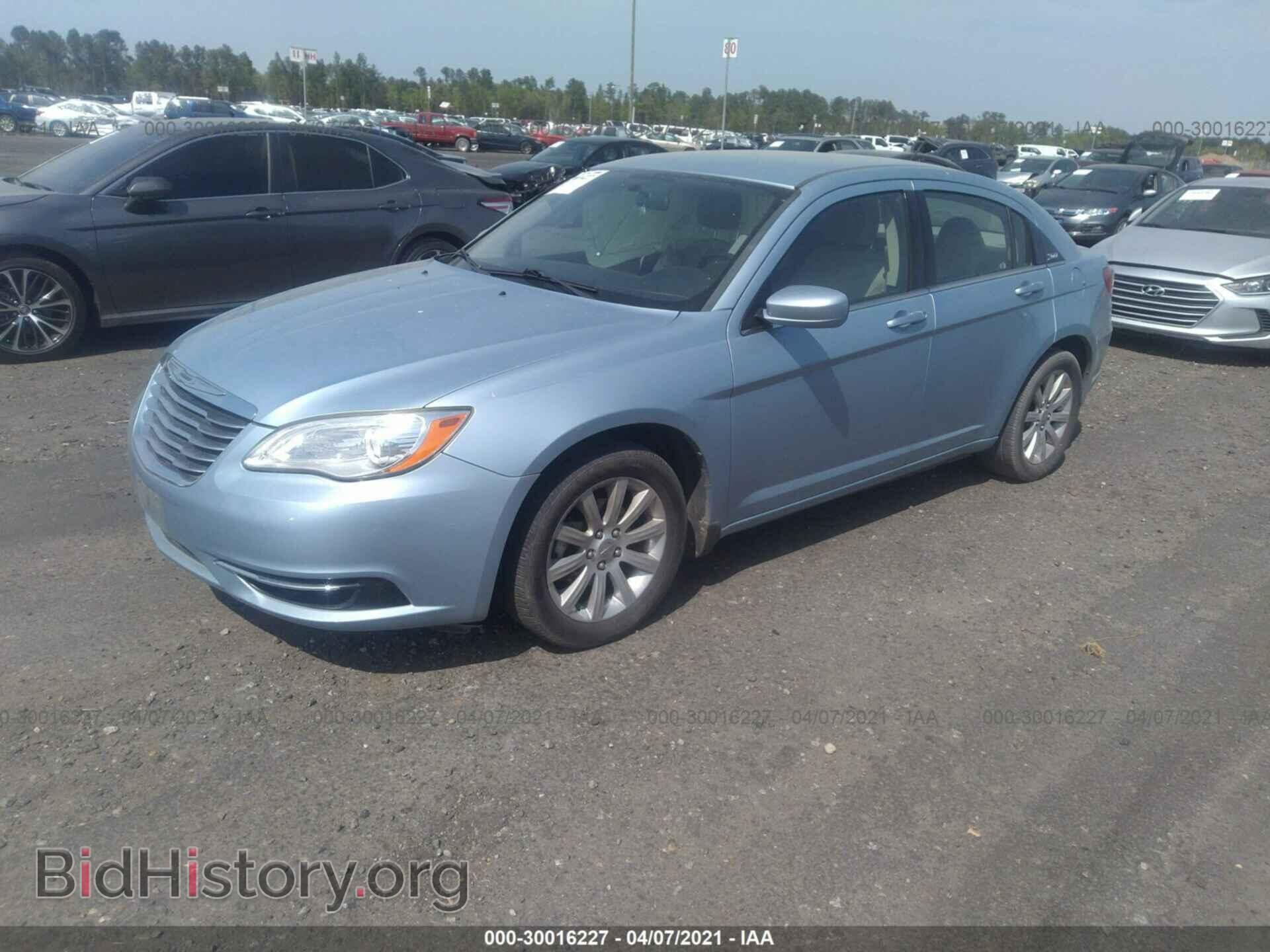 2013 CHRYSLER 200 - VIN: 1C3CCBBB4DN723054 - Фото 2