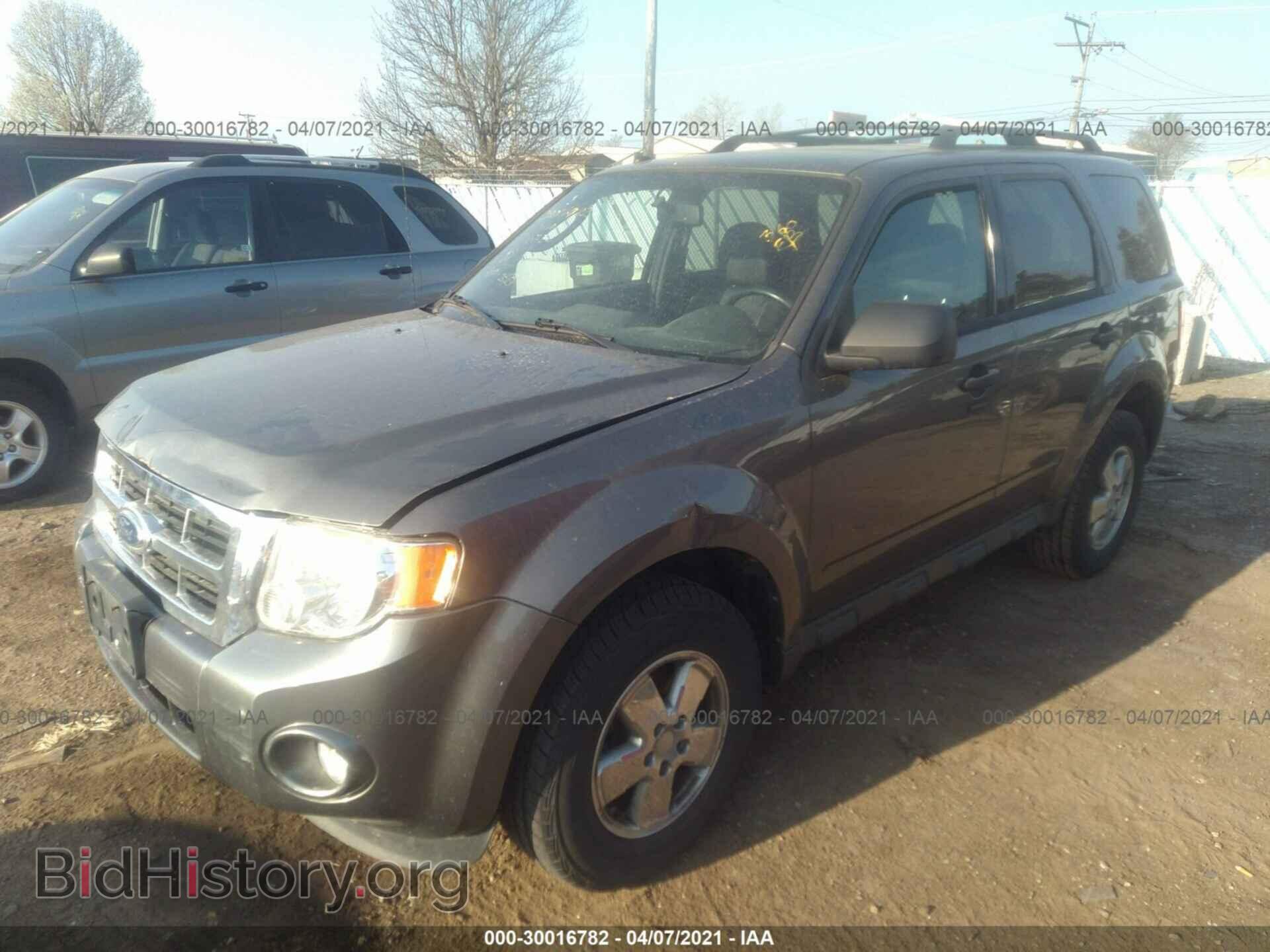 2011 FORD ESCAPE - VIN: 1FMCU0D70BKB20196 - Фото 2