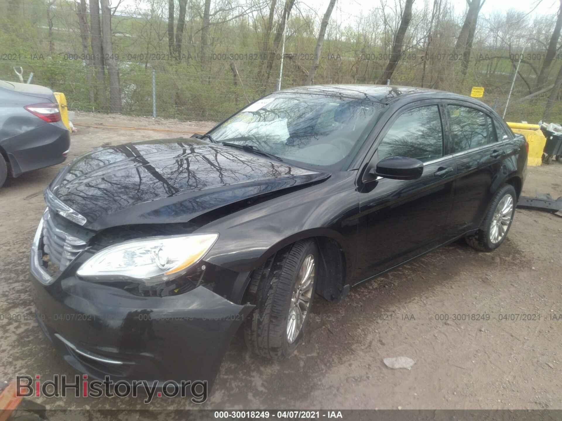 2012 CHRYSLER 200 - VIN: 1C3CCBAB2CN117462 - Фото 2