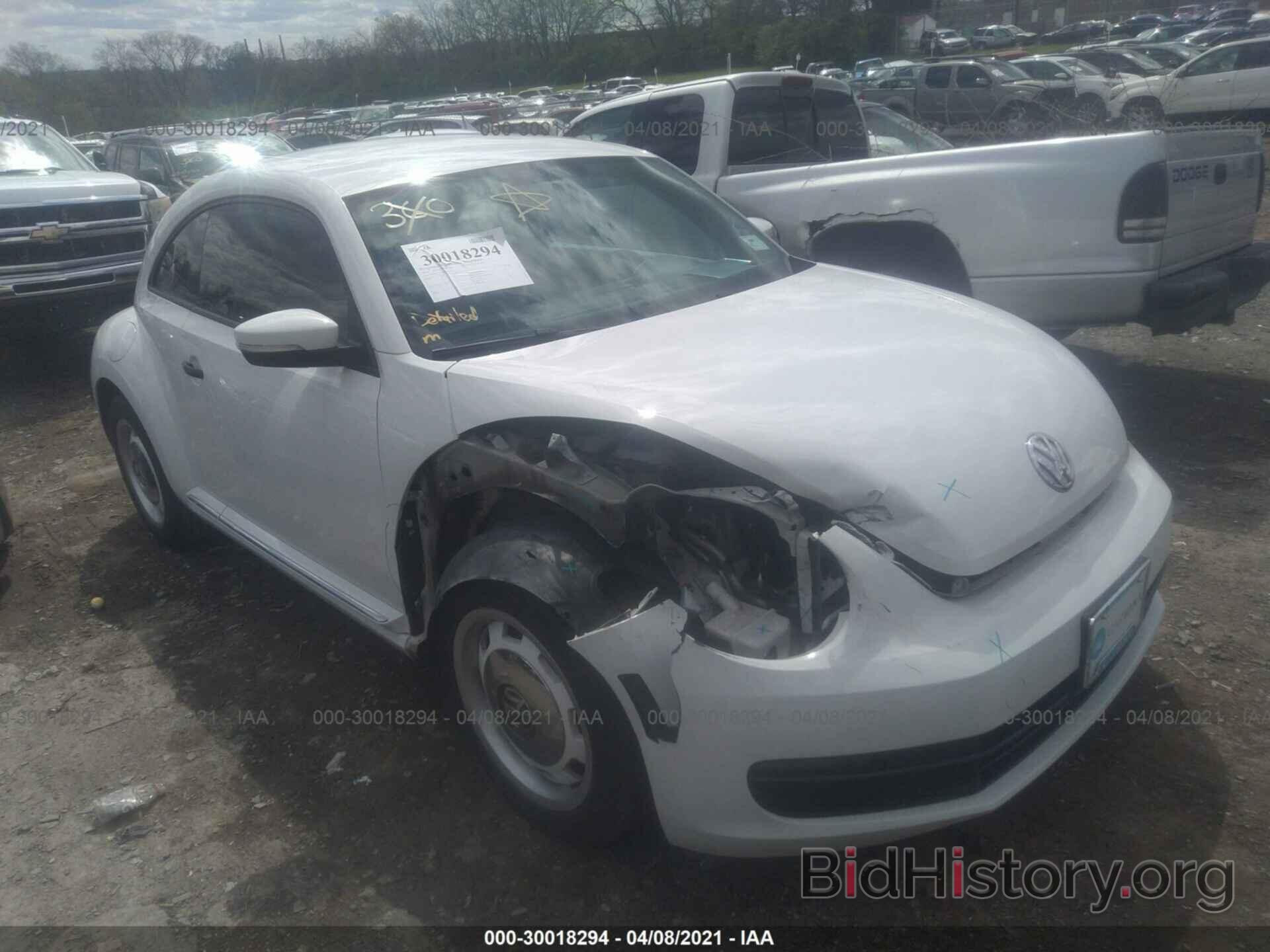 Photo 3VWF17ATXFM606756 - VOLKSWAGEN BEETLE COUPE 2015