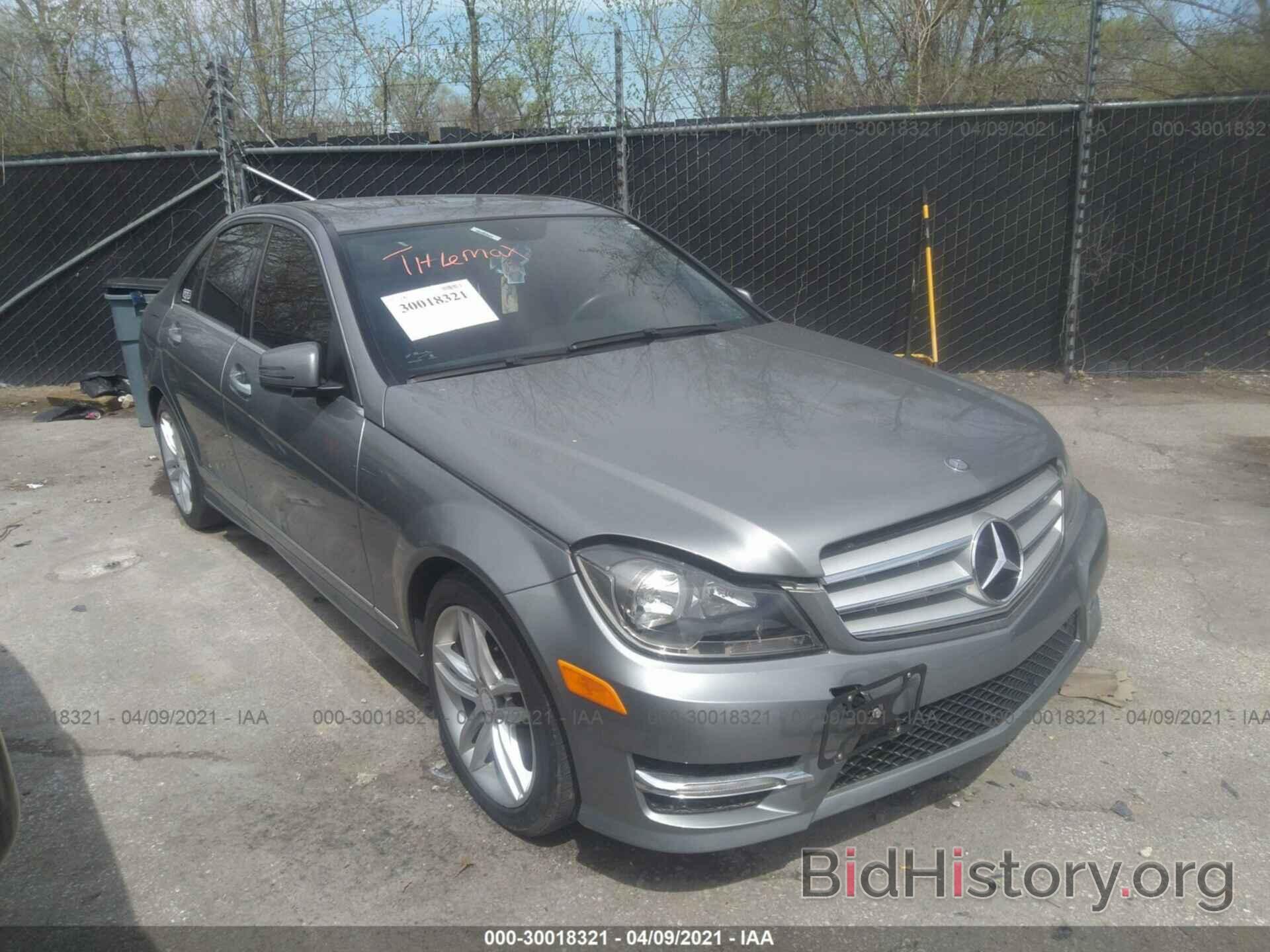 Photo WDDGF4HB9DR245784 - MERCEDES-BENZ C-CLASS 2013