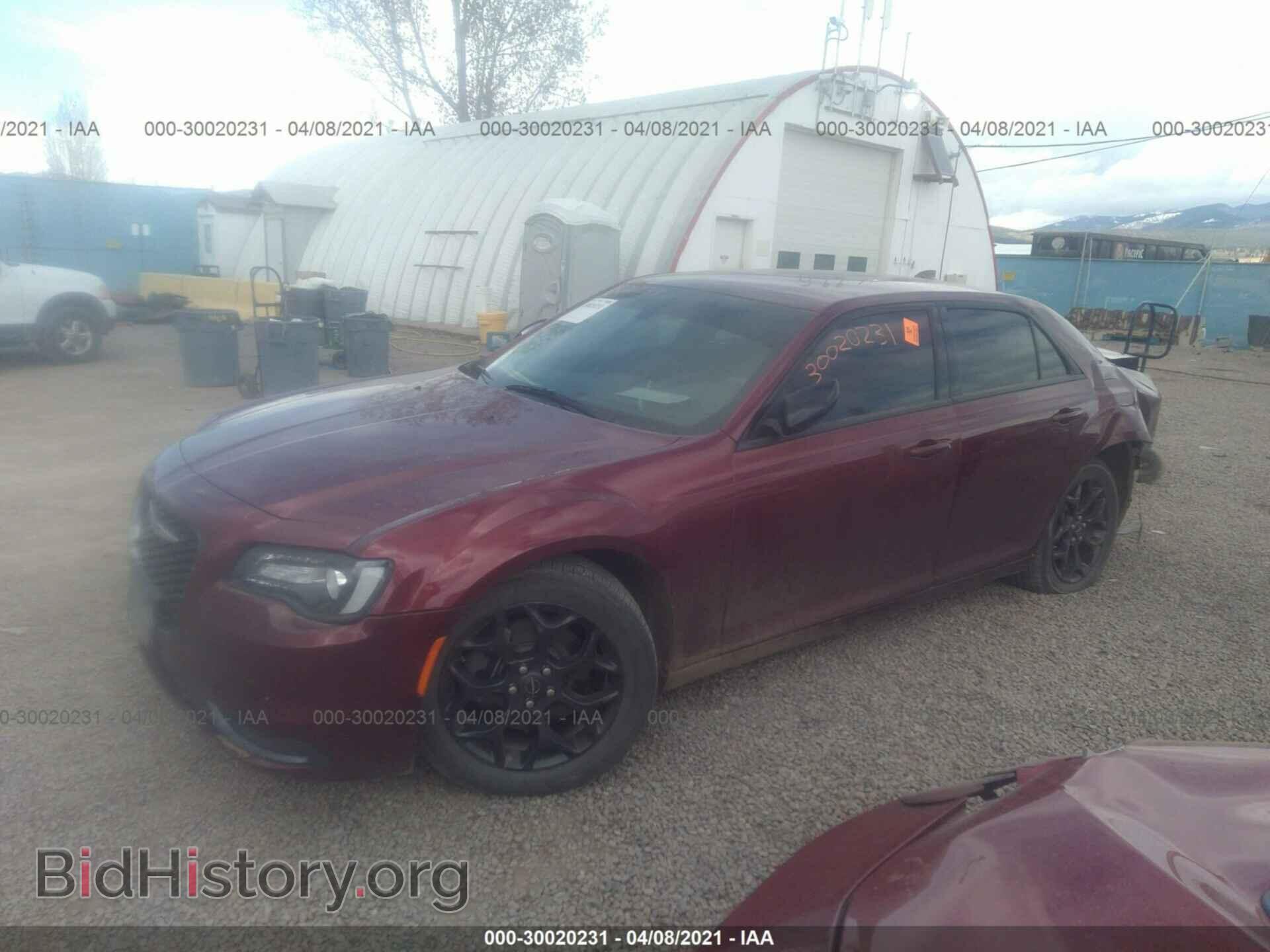 2019 CHRYSLER 300 - VIN: 2C3CCARGXKH649219 - Фото 2