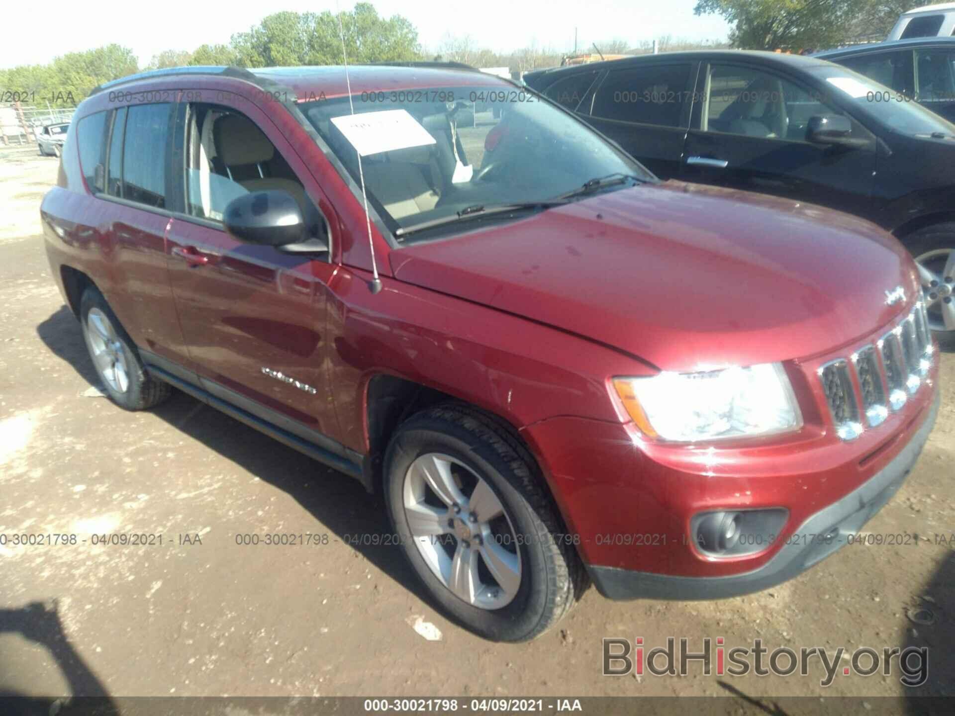 Photo 1J4NF1FB9BD154585 - JEEP COMPASS 2011