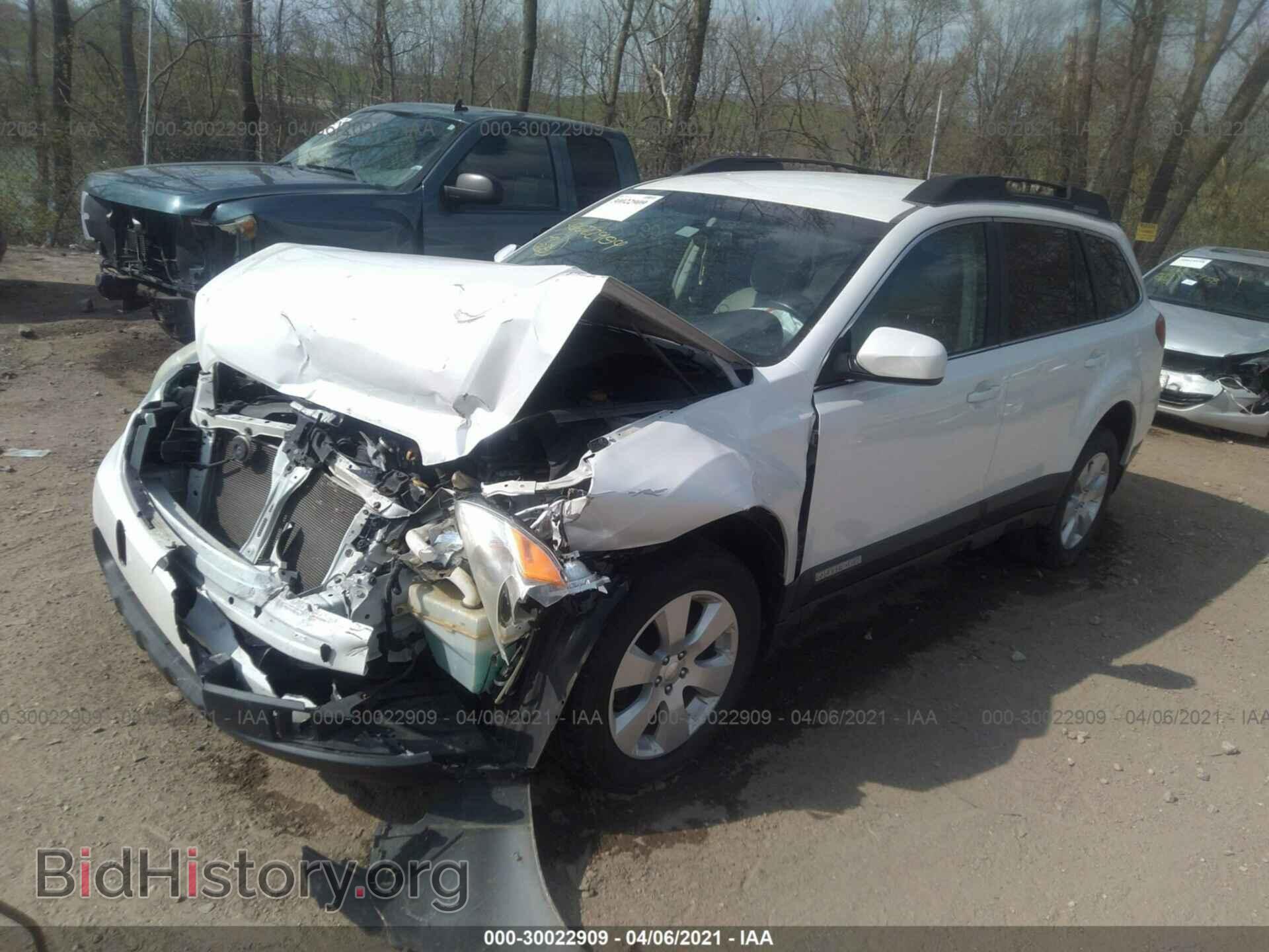 2011 SUBARU OUTBACK - VIN: 4S4BRCCC8B3423976 - Photo 2