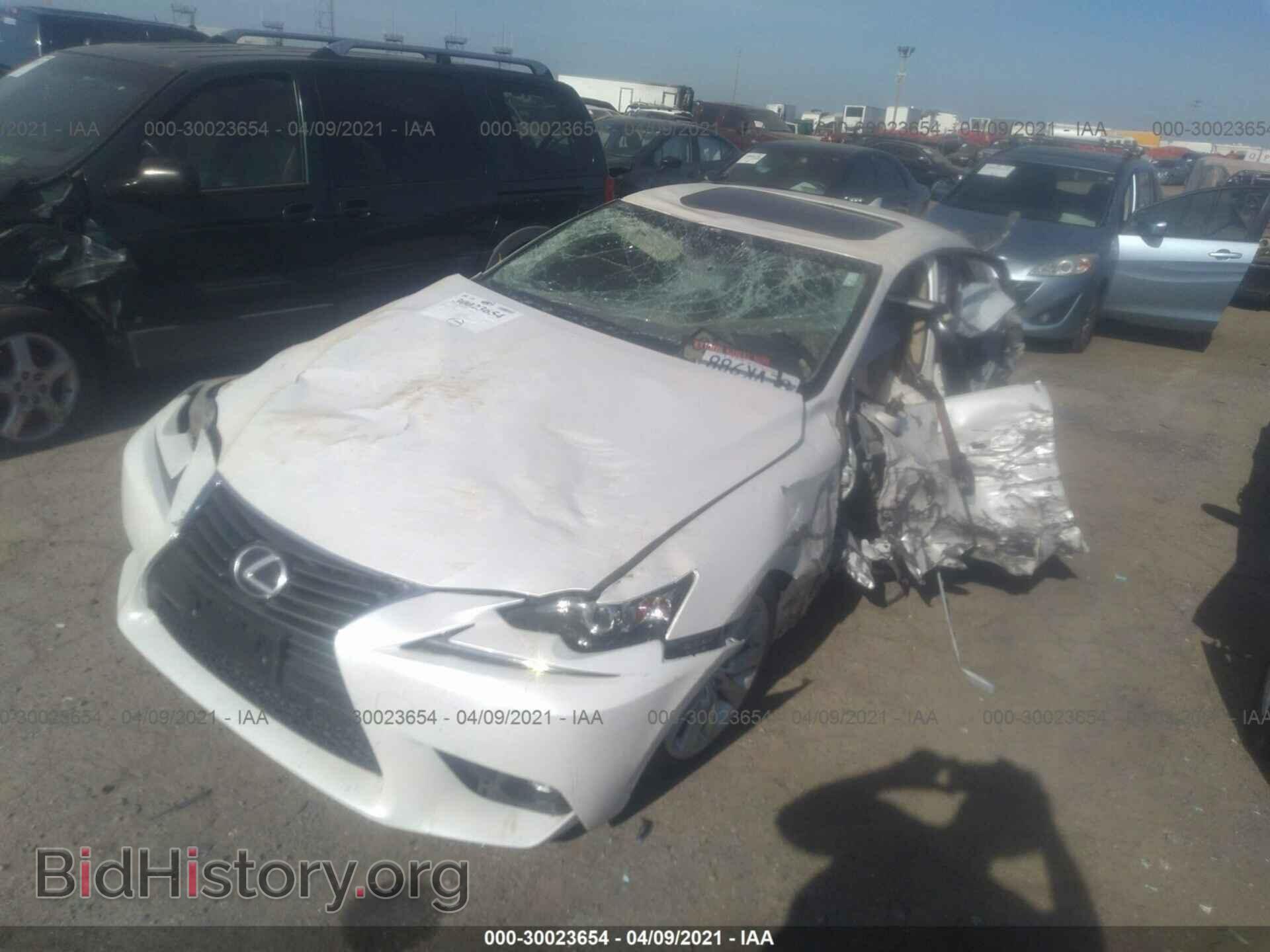 2016 LEXUS IS 200T - VIN: JTHBA1D29G5023554 - Фото 2